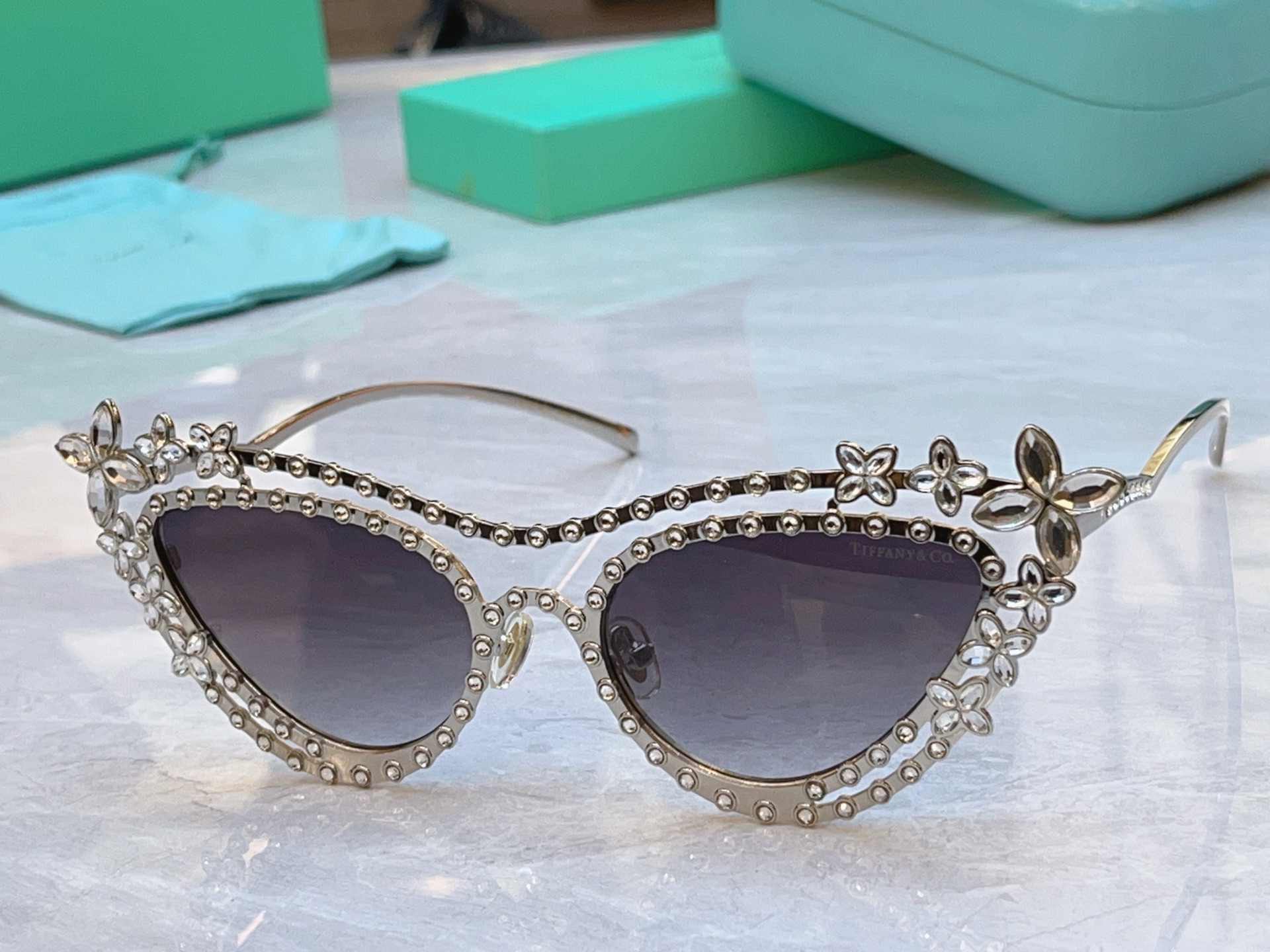 ，【Tiffany & Co.】蒂芙*尼新款太阳镜，Mod：TF 106BK，Size：52口18-13