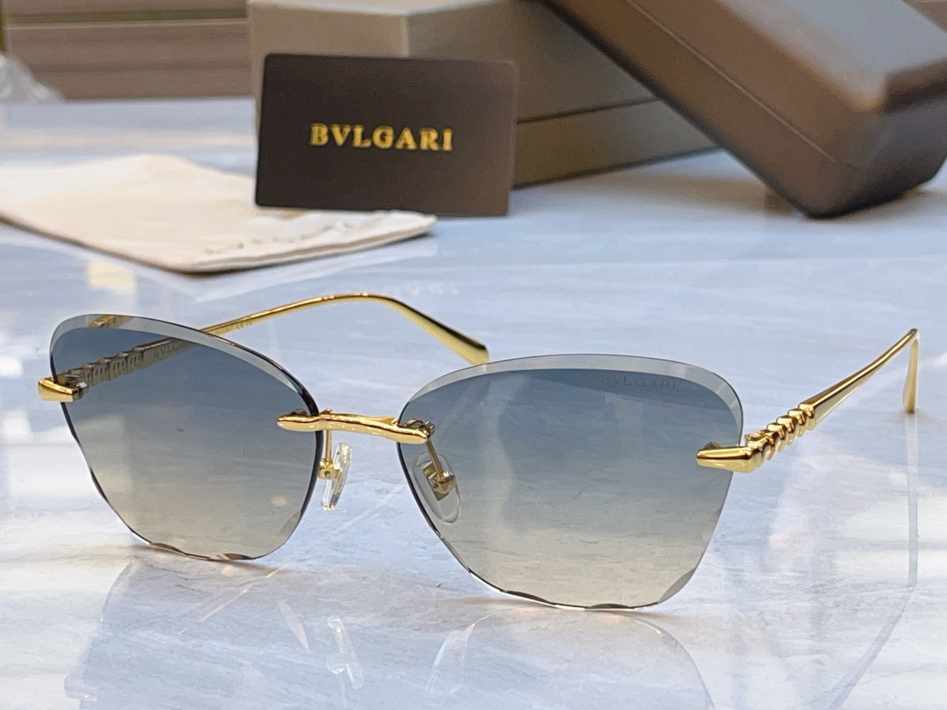 ，【BVLGA*】宝格*丽新款太阳镜，MODEL：BV 40091，SIZE：61口16-145