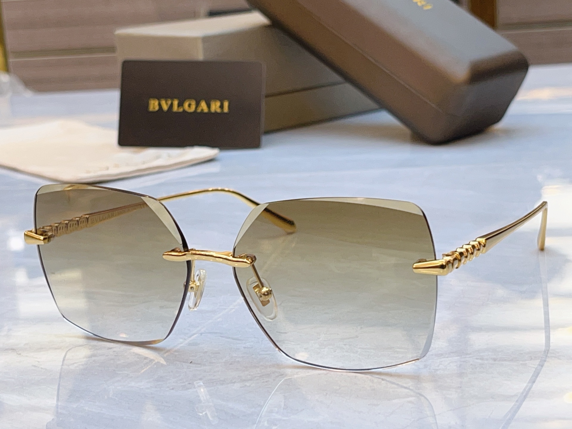 ，【BVLGA*】宝格*丽新款太阳镜，MODEL：BV 40092，SIZE：60口16-145