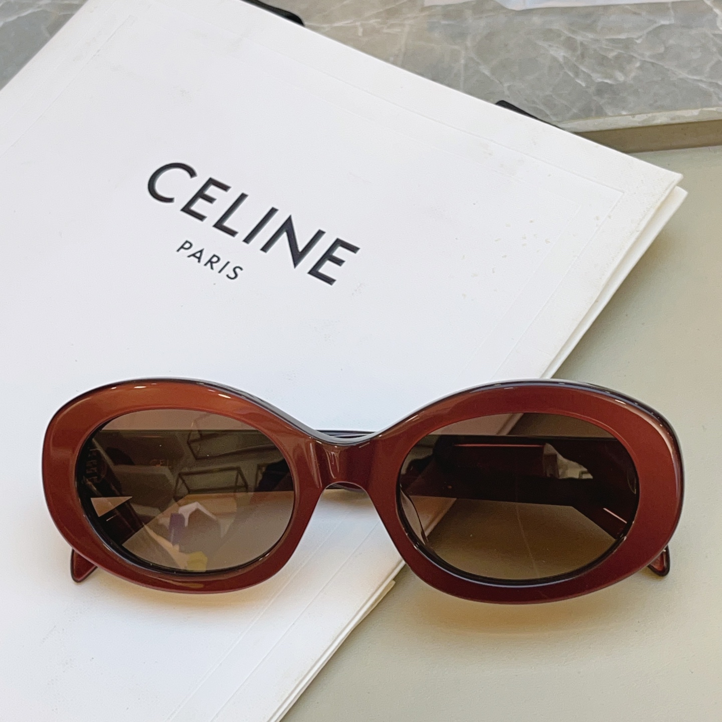 Celine 高品质到货 官网最新色 火热款凯旋门【CELIN*】赛*琳 CL40194 百搭 最爱款 ~毫不犹豫就下手了