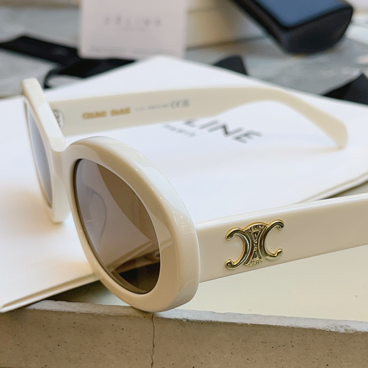 Celine 高品质到货 官网最新色 火热款凯旋门【CELIN*】赛*琳 CL40194 百搭 最爱款 ~毫不犹豫就下手了