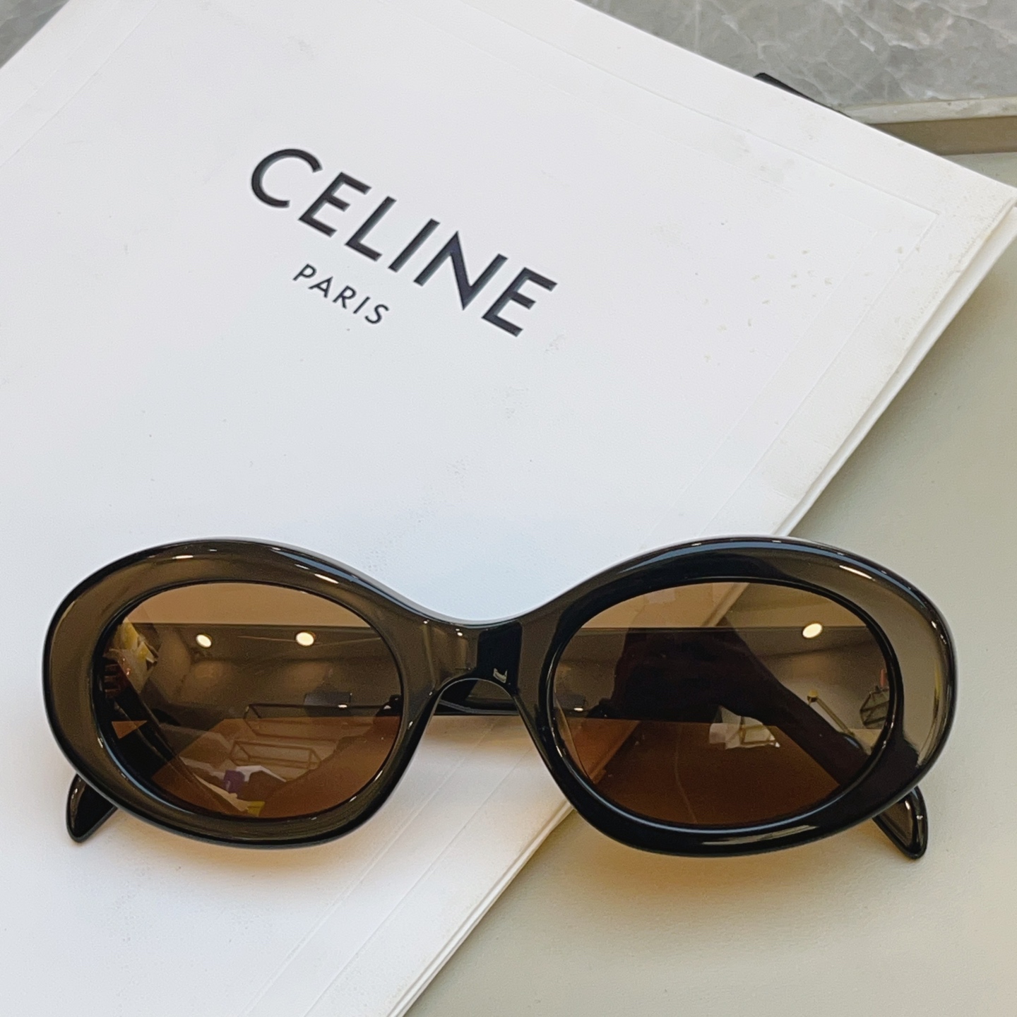 Celine 高品质到货 官网最新色 火热款凯旋门【CELIN*】赛*琳 CL40194 百搭 最爱款 ~毫不犹豫就下手了