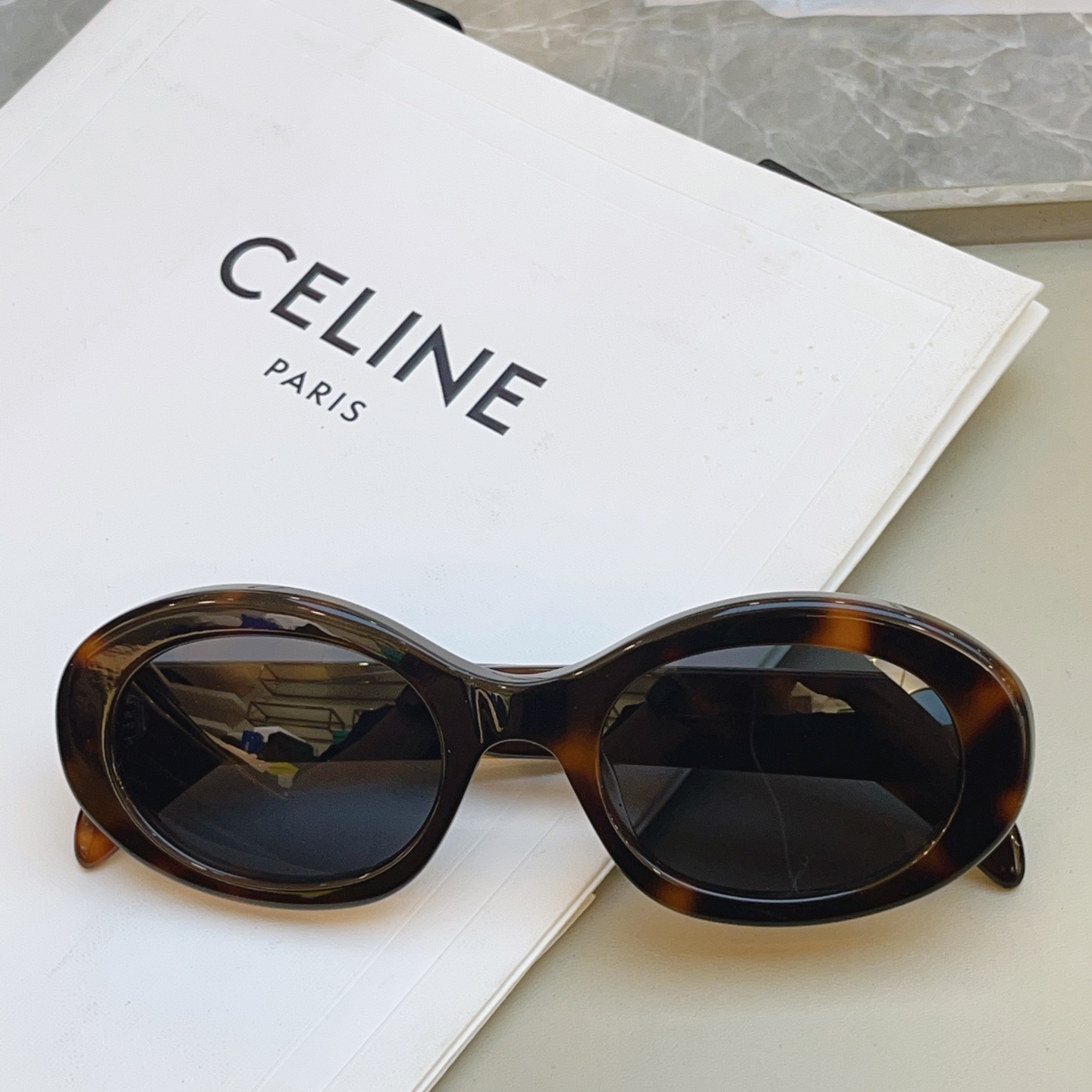 Celine 高品质到货 官网最新色 火热款凯旋门【CELIN*】赛*琳 CL40194 百搭 最爱款 ~毫不犹豫就下手了