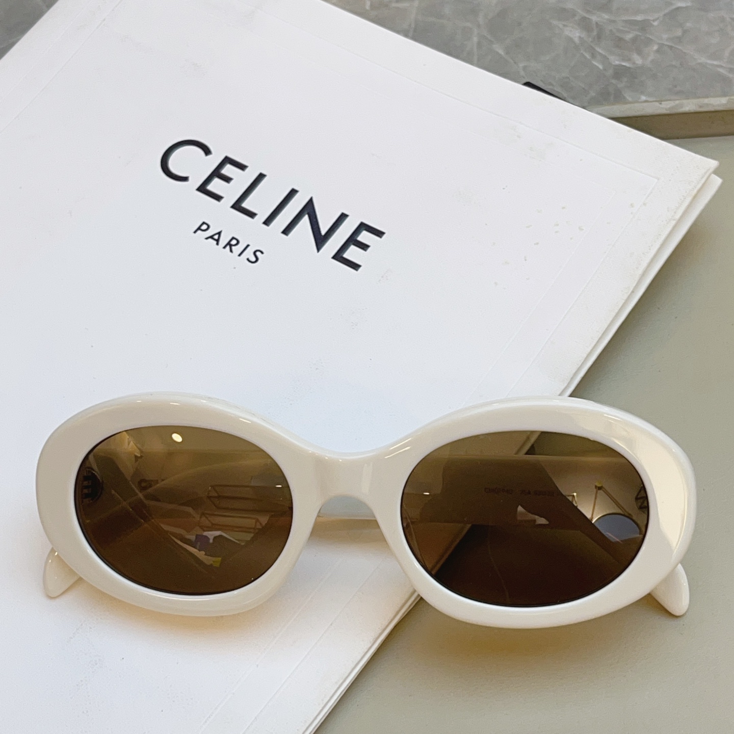 Celine 高品质到货 官网最新色 火热款凯旋门【CELIN*】赛*琳 CL40194 百搭 最爱款 ~毫不犹豫就下手了