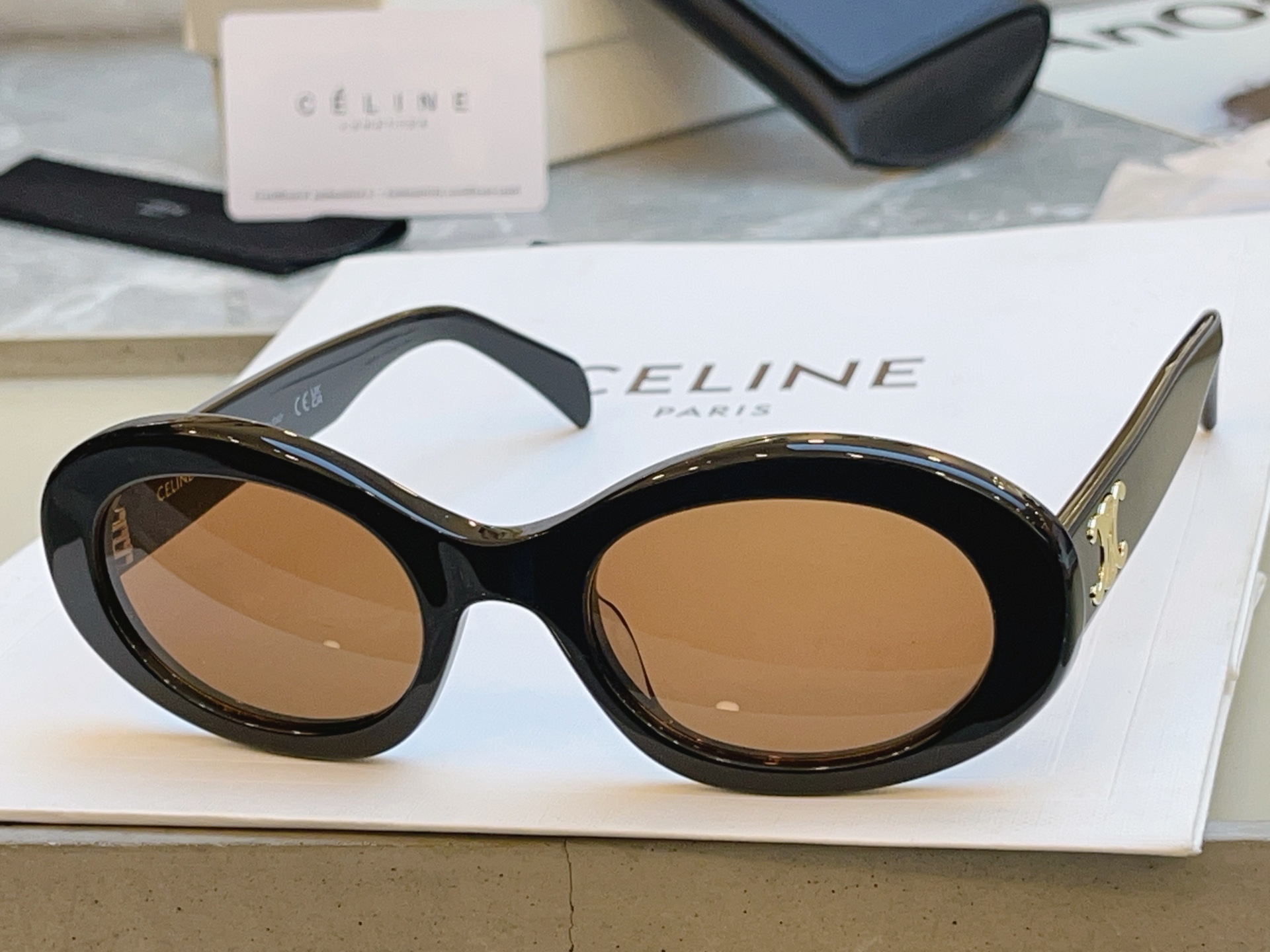 Celine 高品质到货 官网最新色 火热款凯旋门【CELIN*】赛*琳 CL40194 百搭 最爱款 ~毫不犹豫就下手了