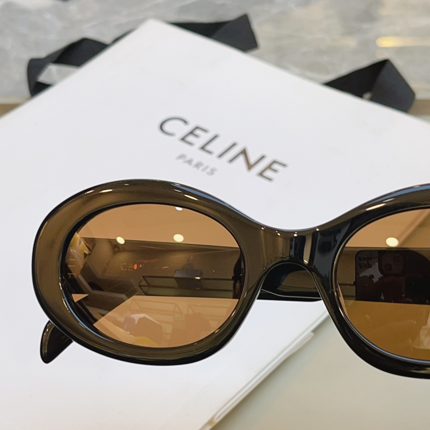 Celine 高品质到货 官网最新色 火热款凯旋门【CELIN*】赛*琳 CL40194 百搭 最爱款 ~毫不犹豫就下手了
