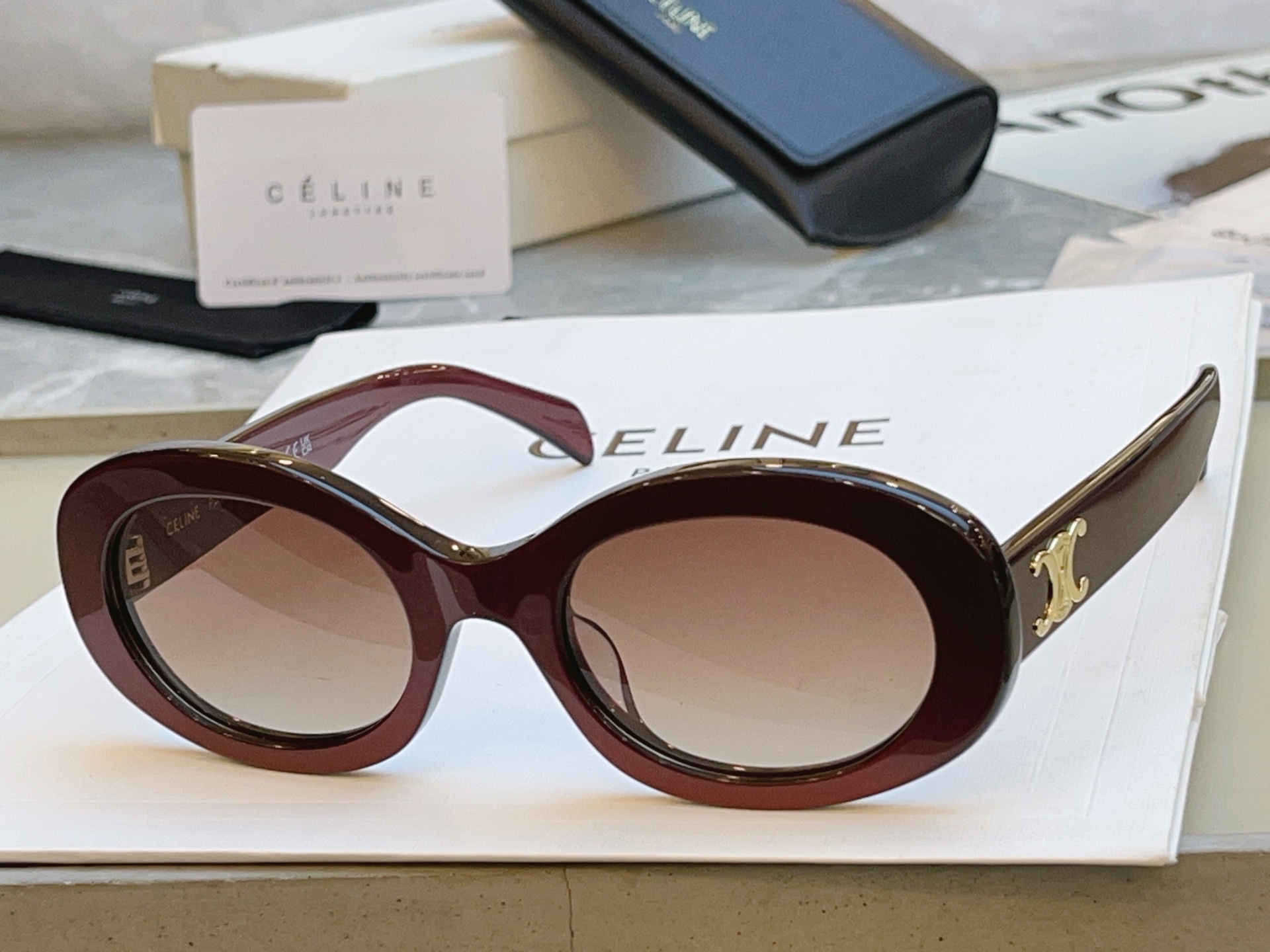 Celine 高品质到货 官网最新色 火热款凯旋门【CELIN*】赛*琳 CL40194 百搭 最爱款 ~毫不犹豫就下手了
