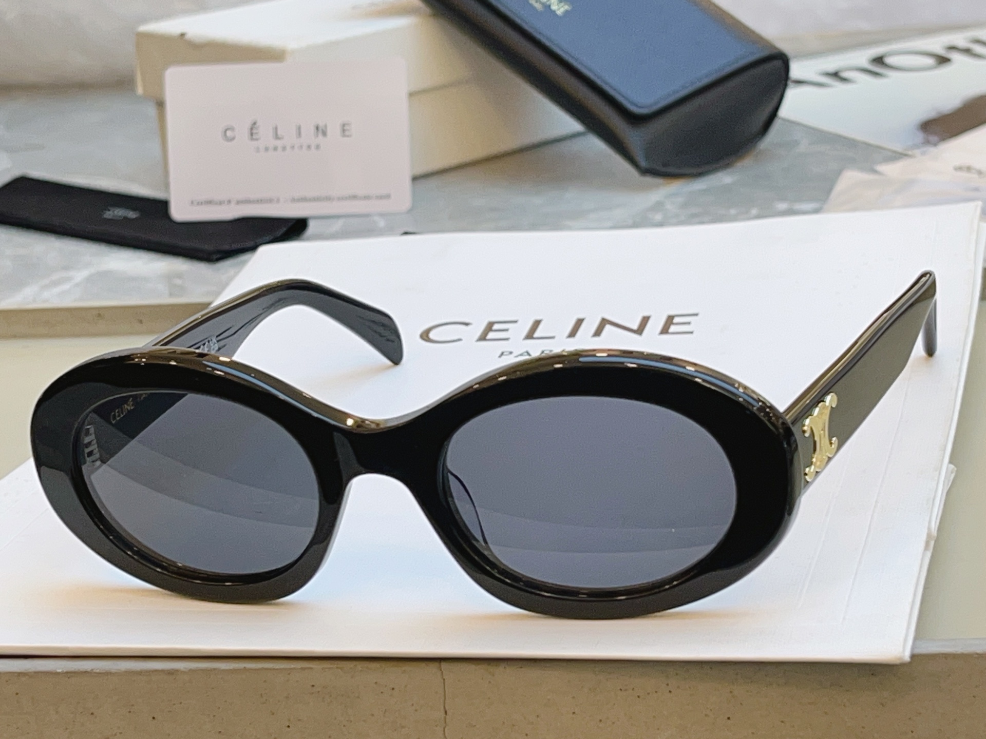 Celine 高品质到货 官网最新色 火热款凯旋门【CELIN*】赛*琳 CL40194 百搭 最爱款 ~毫不犹豫就下手了