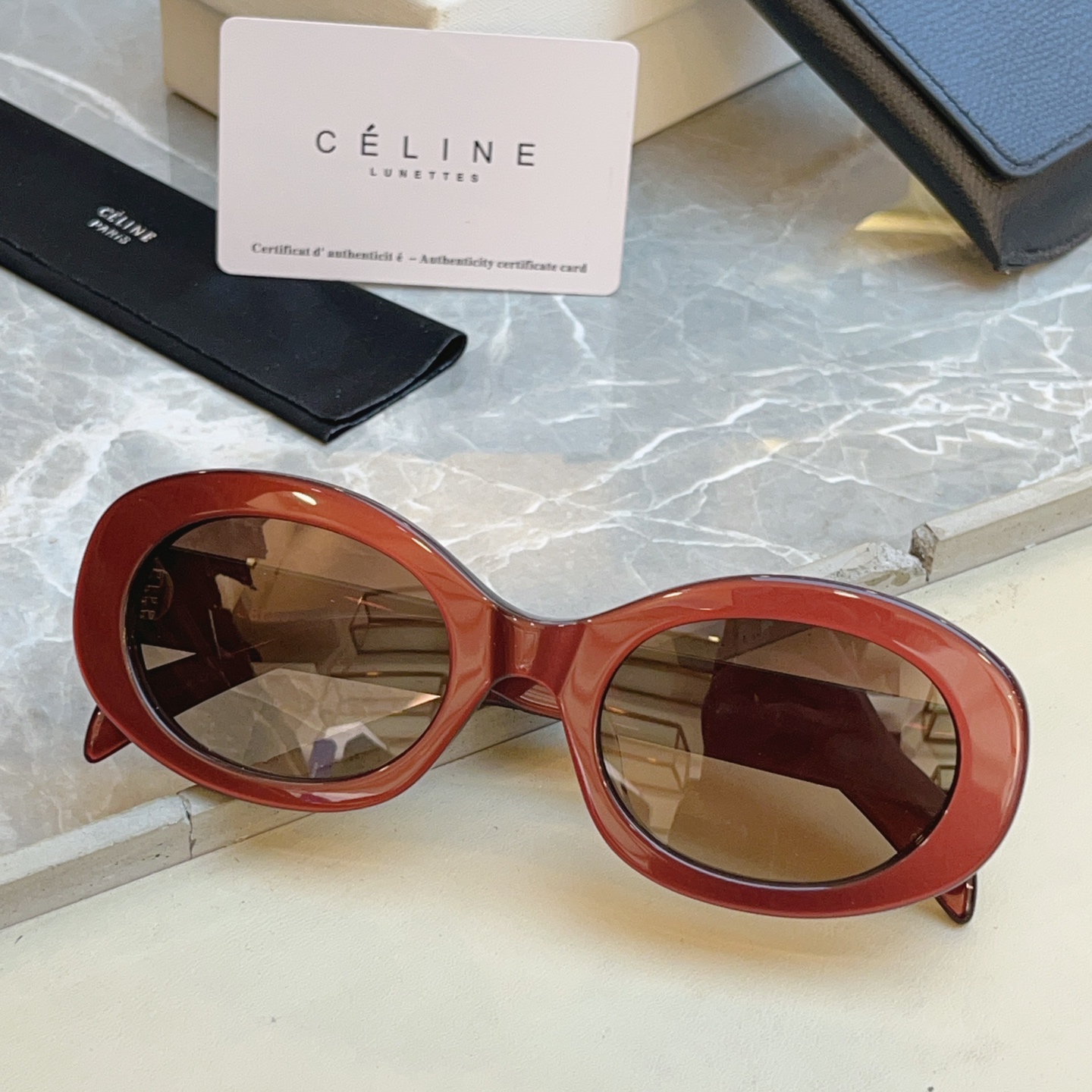 Celine 高品质到货 官网最新色 火热款凯旋门【CELIN*】赛*琳 CL40194 百搭 最爱款 ~毫不犹豫就下手了