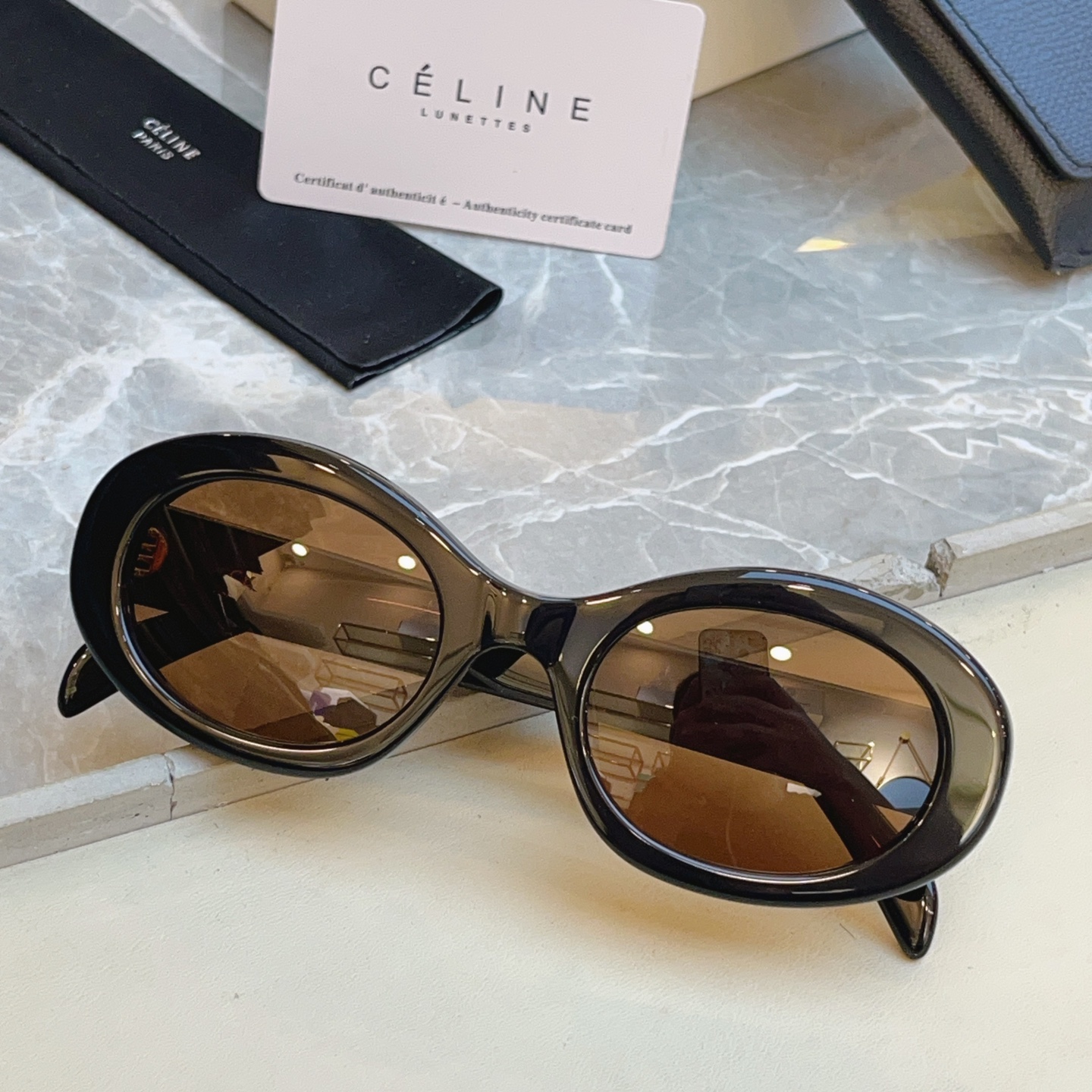 Celine 高品质到货 官网最新色 火热款凯旋门【CELIN*】赛*琳 CL40194 百搭 最爱款 ~毫不犹豫就下手了