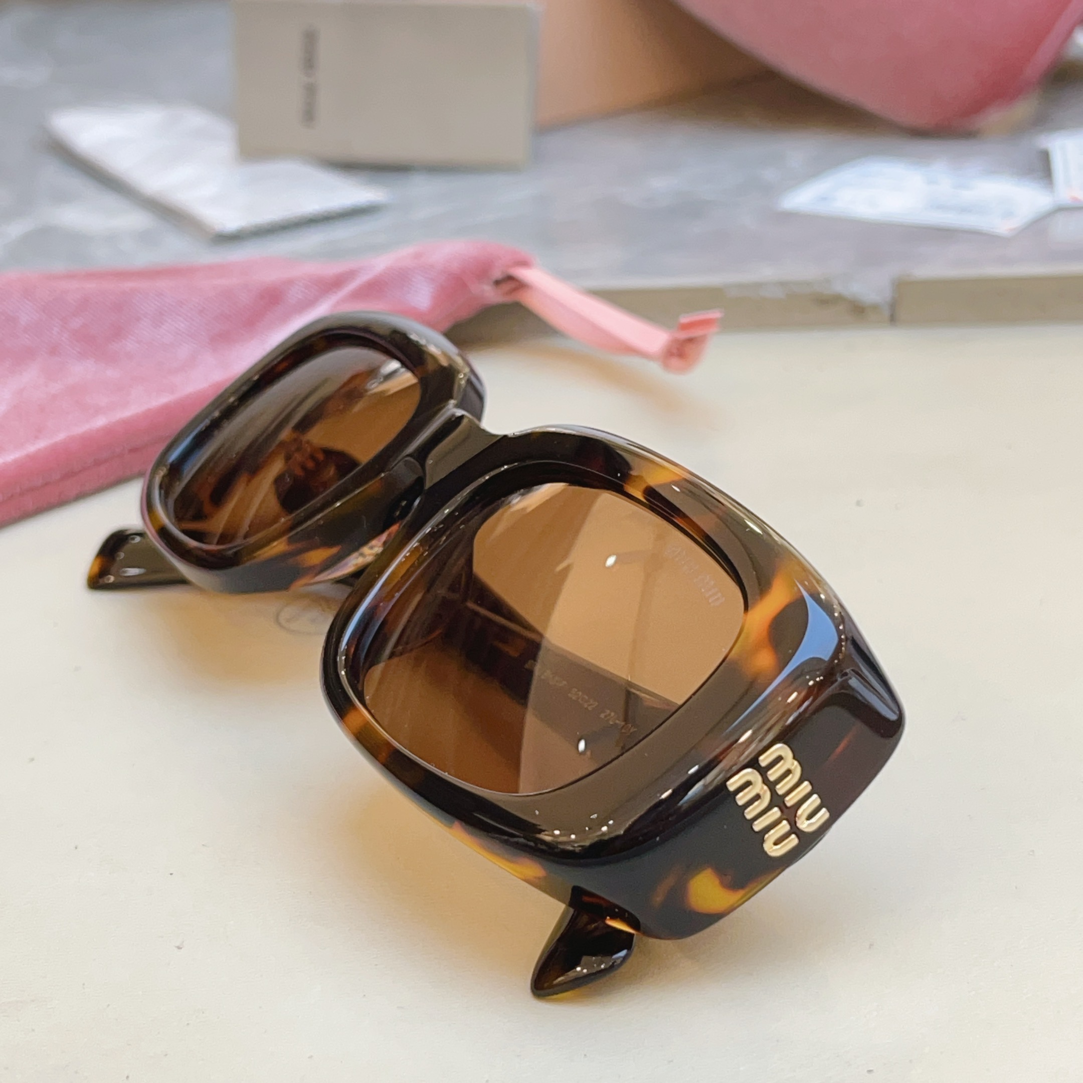 Miu Miu MIUMI*】缪*缪新款太阳镜 高版本--，Mod: MU B13-F，SIZE:52口22-140
