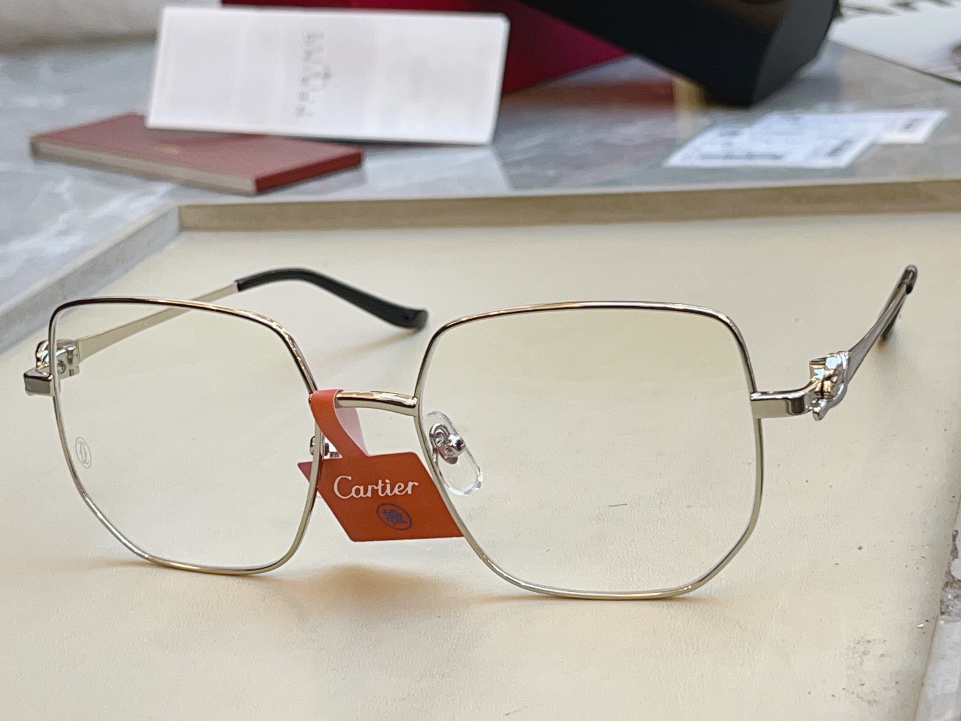 Cartier 高版本-- 【CARTIE*】卡地*亚新款眼镜架 18K金电镀 镜片蔡司logo--