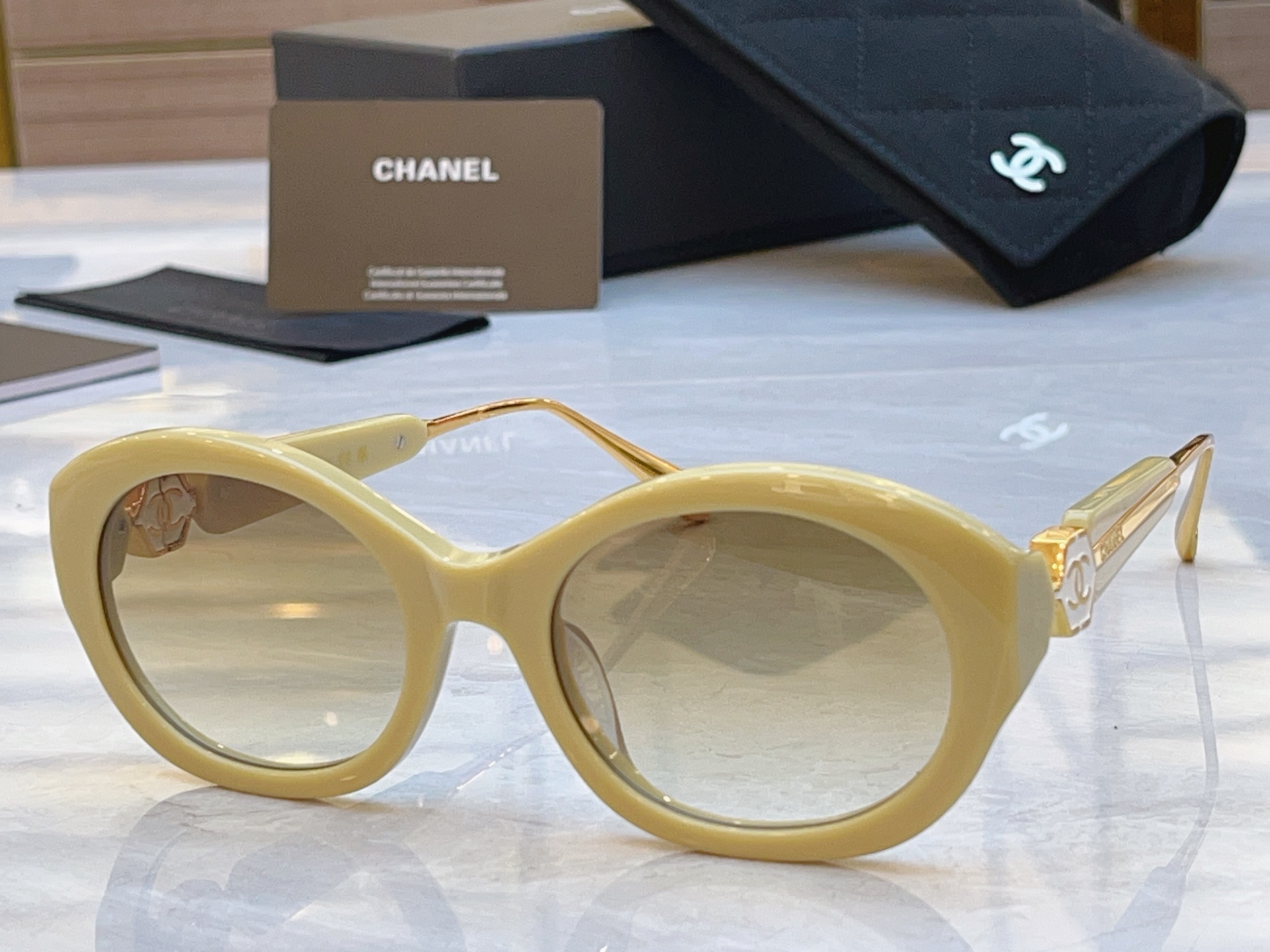 Chanel CHANE*】香奈儿新款太阳镜，MODEL：CH5520-H，SIZE：55口21-140