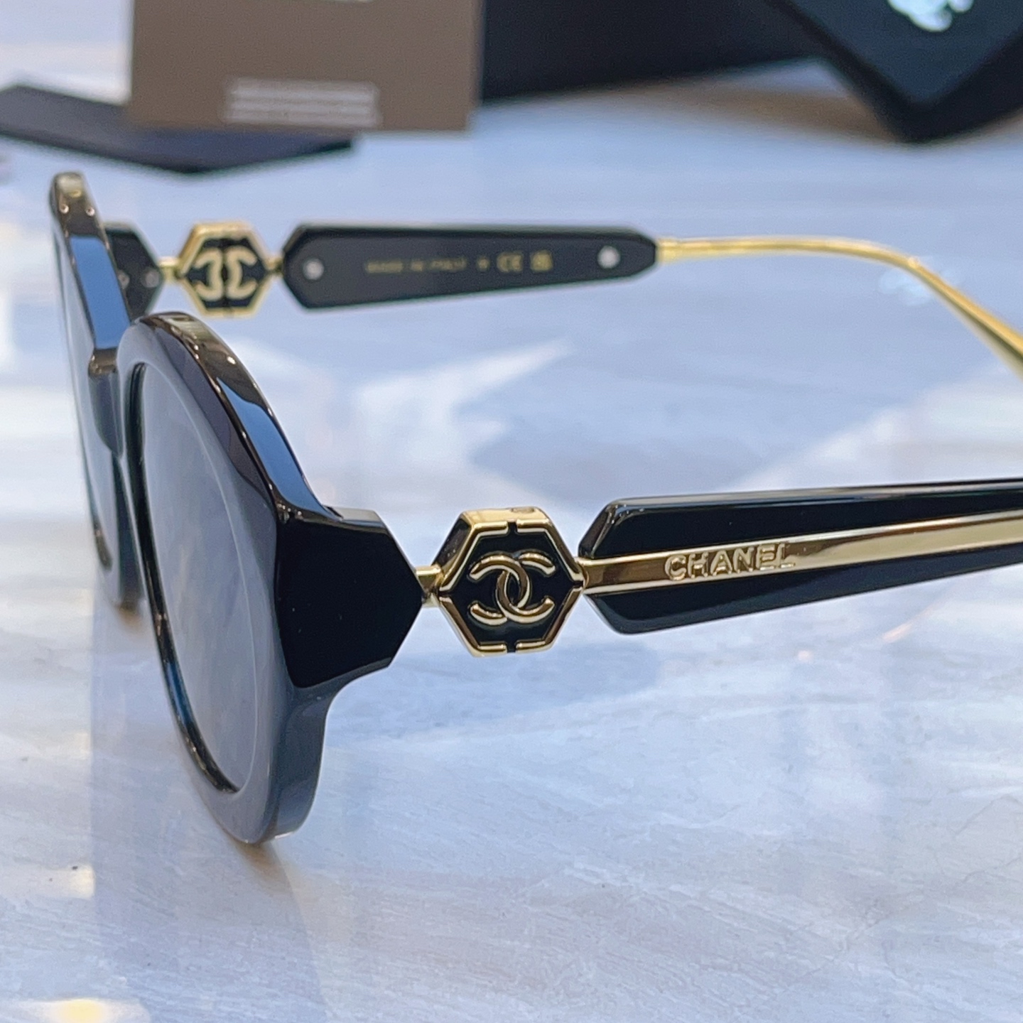 Chanel CHANE*】香奈儿新款太阳镜，MODEL：CH5520-H，SIZE：55口21-140