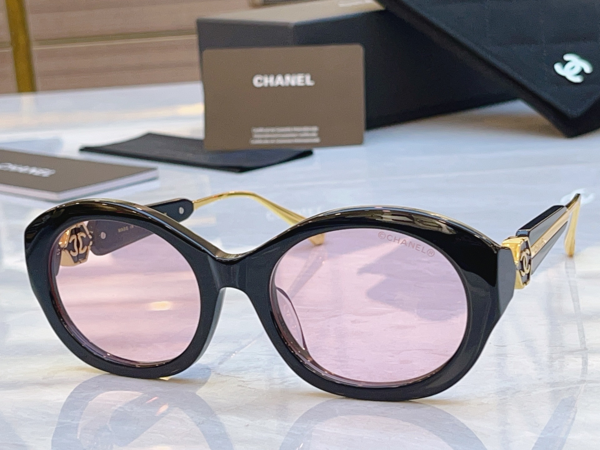 Chanel CHANE*】香奈儿新款太阳镜，MODEL：CH5520-H，SIZE：55口21-140