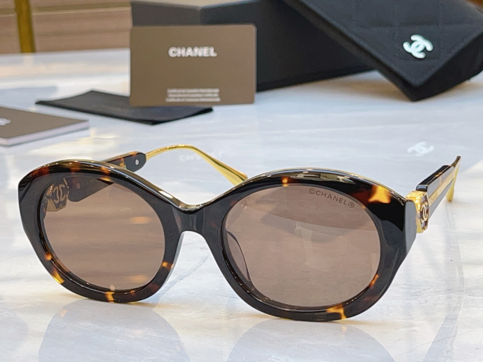 Chanel CHANE*】香奈儿新款太阳镜，MODEL：CH5520-H，SIZE：55口21-140