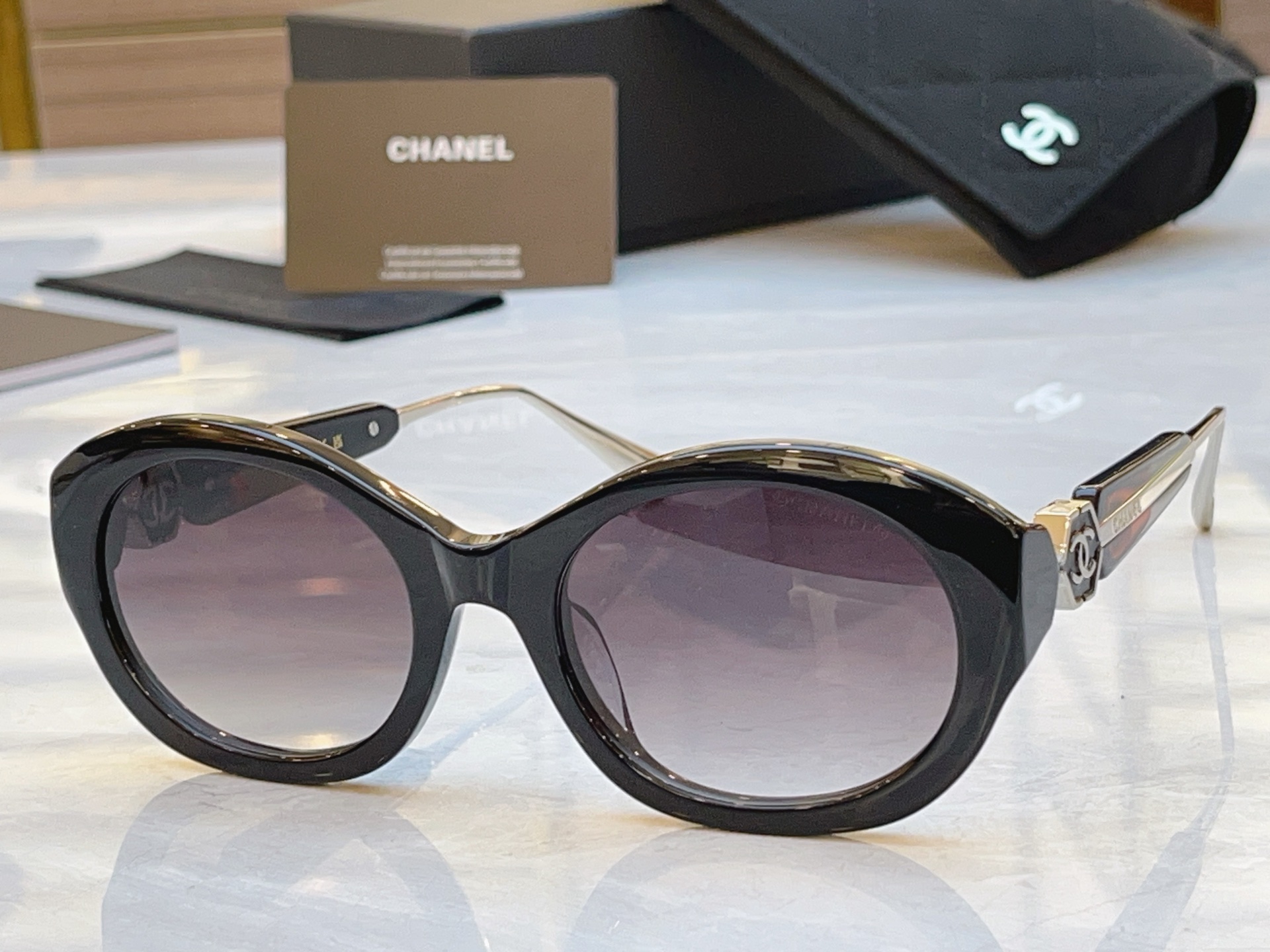 Chanel CHANE*】香奈儿新款太阳镜，MODEL：CH5520-H，SIZE：55口21-140