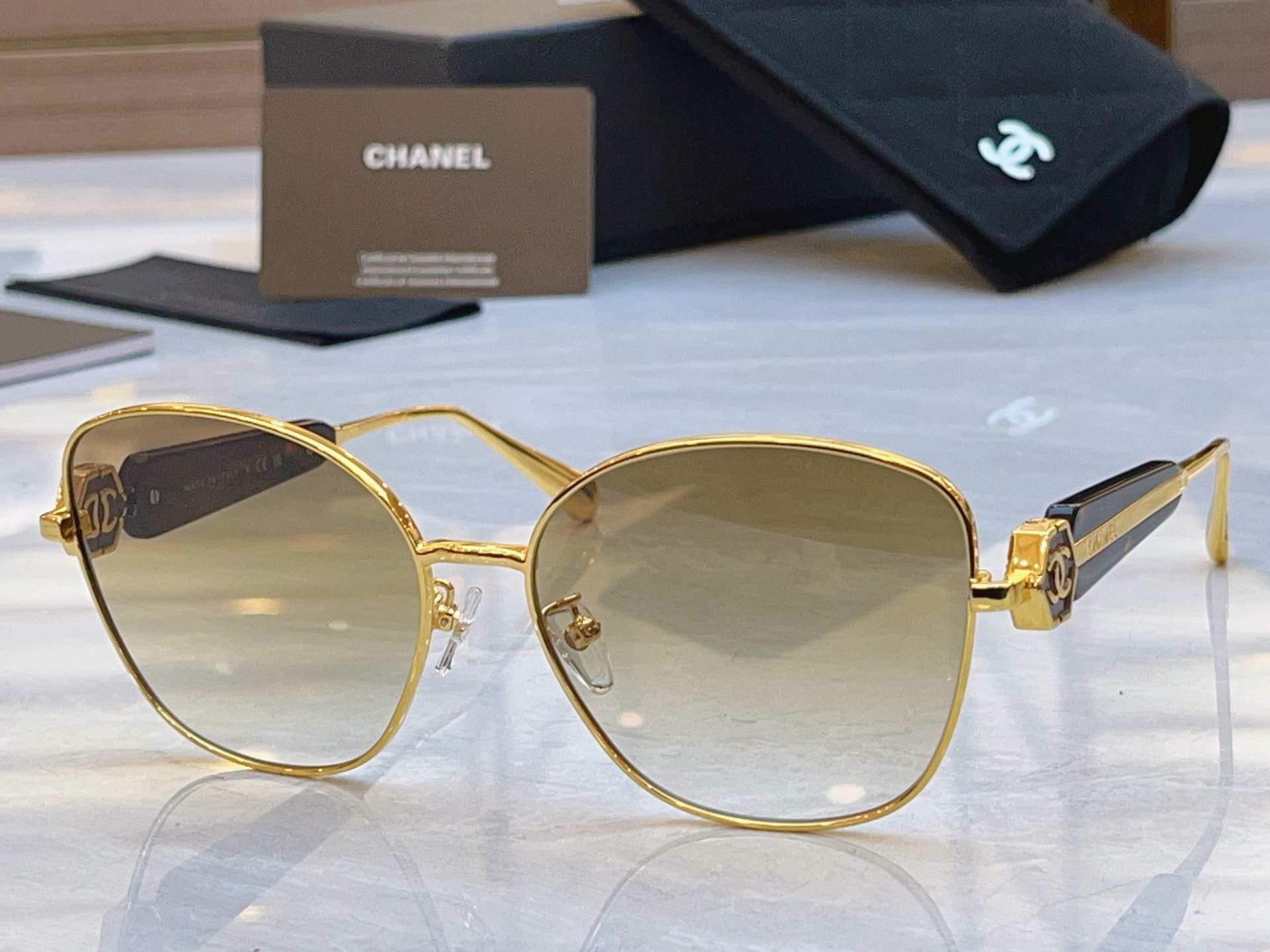 Chanel CHANE*】香奈儿新款太阳镜，MODEL：CH5518-H，SIZE：59口18-140