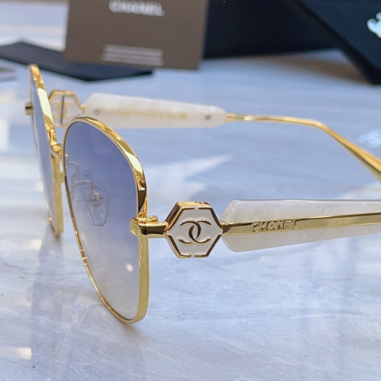 Chanel CHANE*】香奈儿新款太阳镜，MODEL：CH5518-H，SIZE：59口18-140
