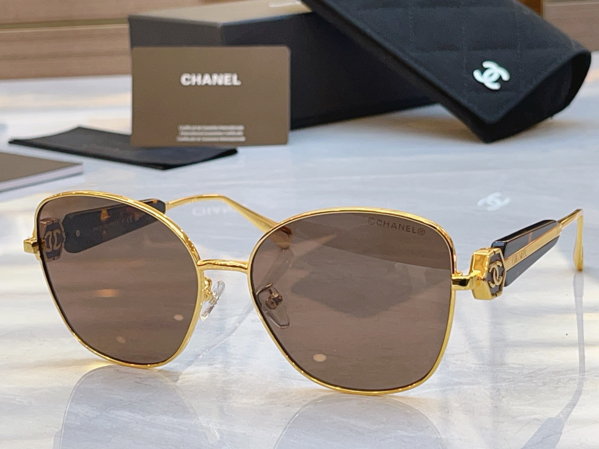 Chanel CHANE*】香奈儿新款太阳镜，MODEL：CH5518-H，SIZE：59口18-140