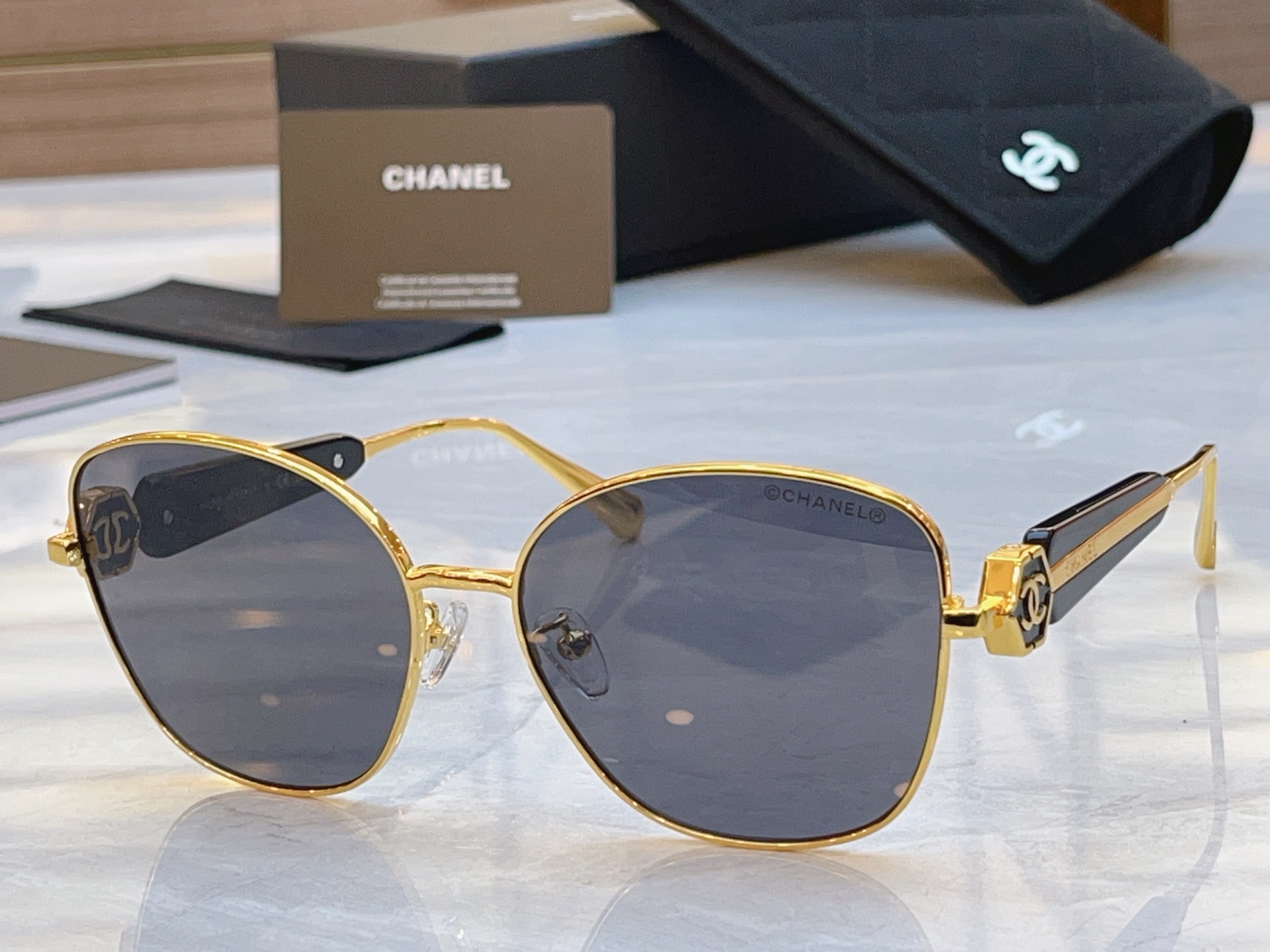 Chanel CHANE*】香奈儿新款太阳镜，MODEL：CH5518-H，SIZE：59口18-140