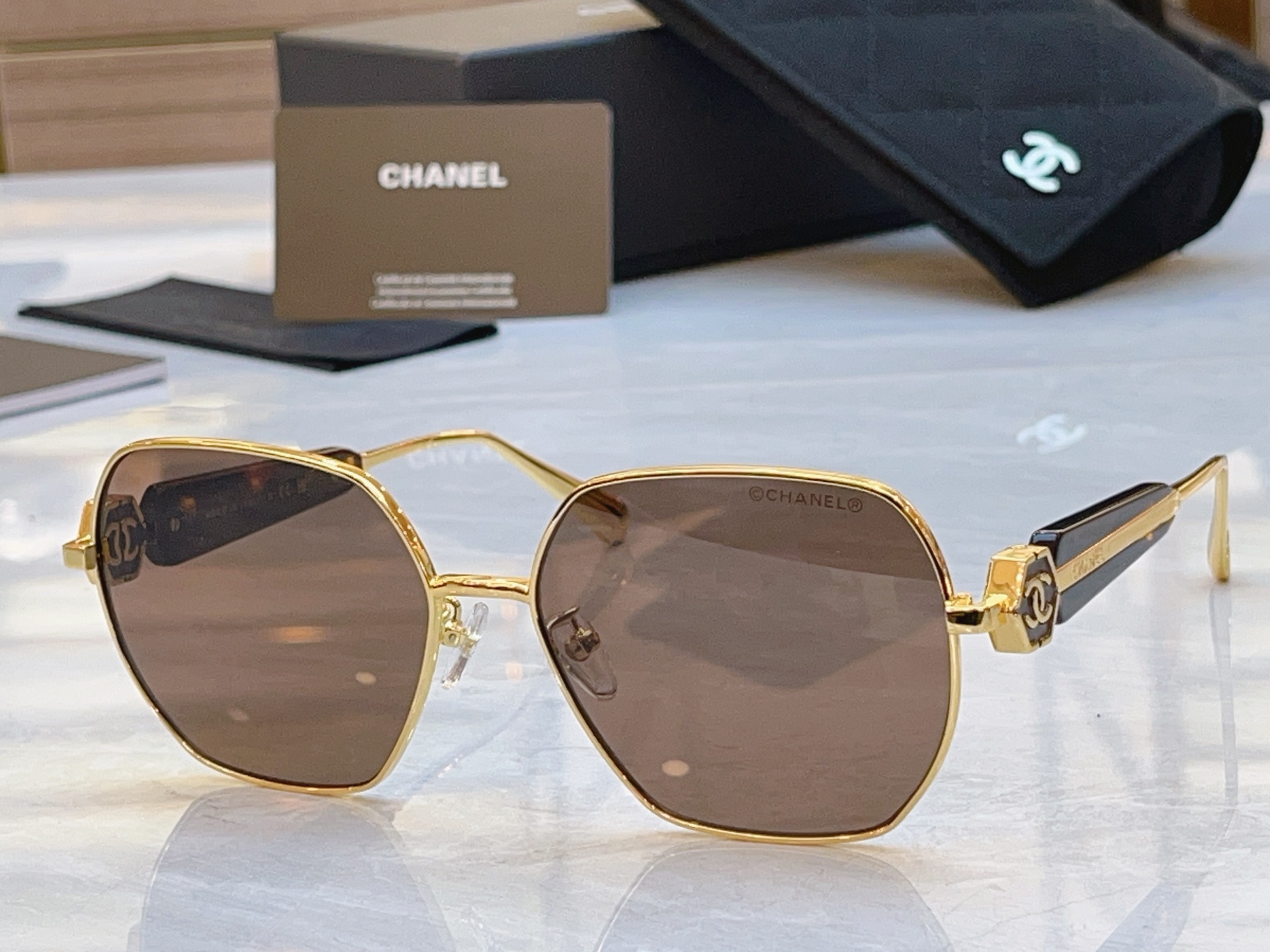 Chanel CHANE*】香奈儿新款太阳镜，MODEL：CH5519-H，SIZE：59口16-140