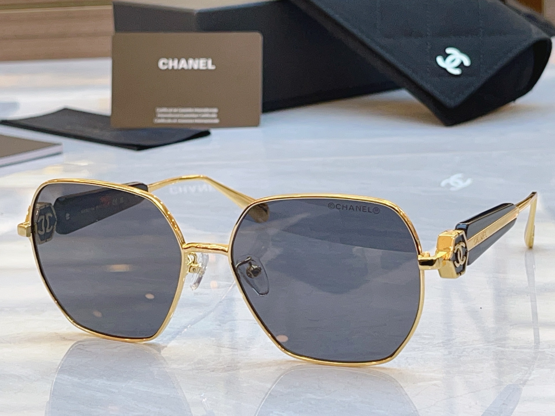 Chanel CHANE*】香奈儿新款太阳镜，MODEL：CH5519-H，SIZE：59口16-140