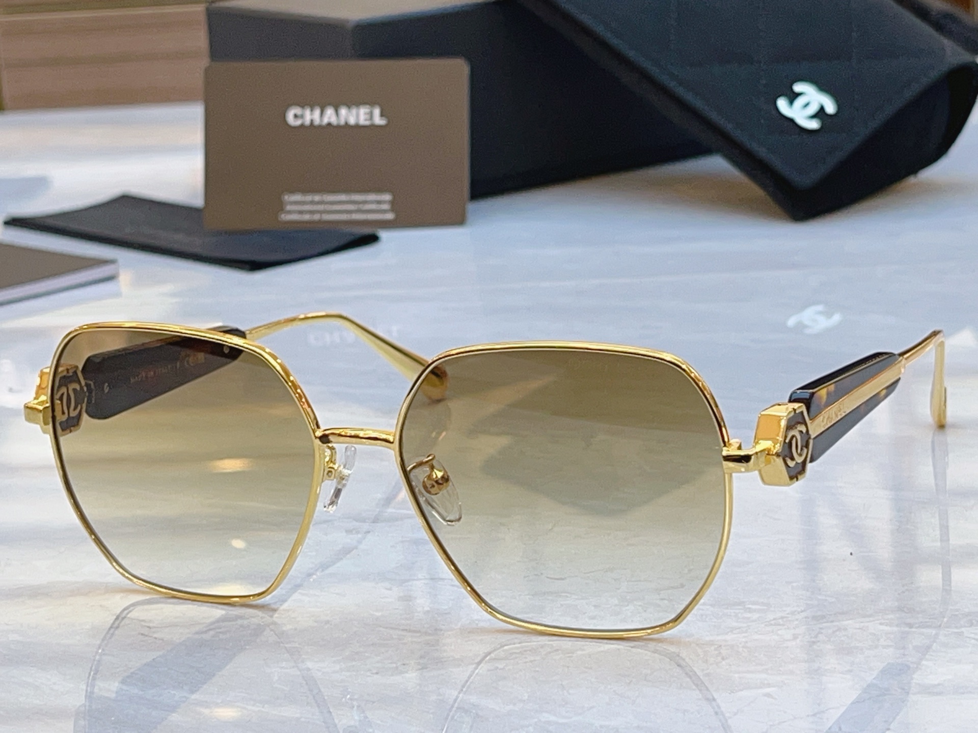 Chanel CHANE*】香奈儿新款太阳镜，MODEL：CH5519-H，SIZE：59口16-140
