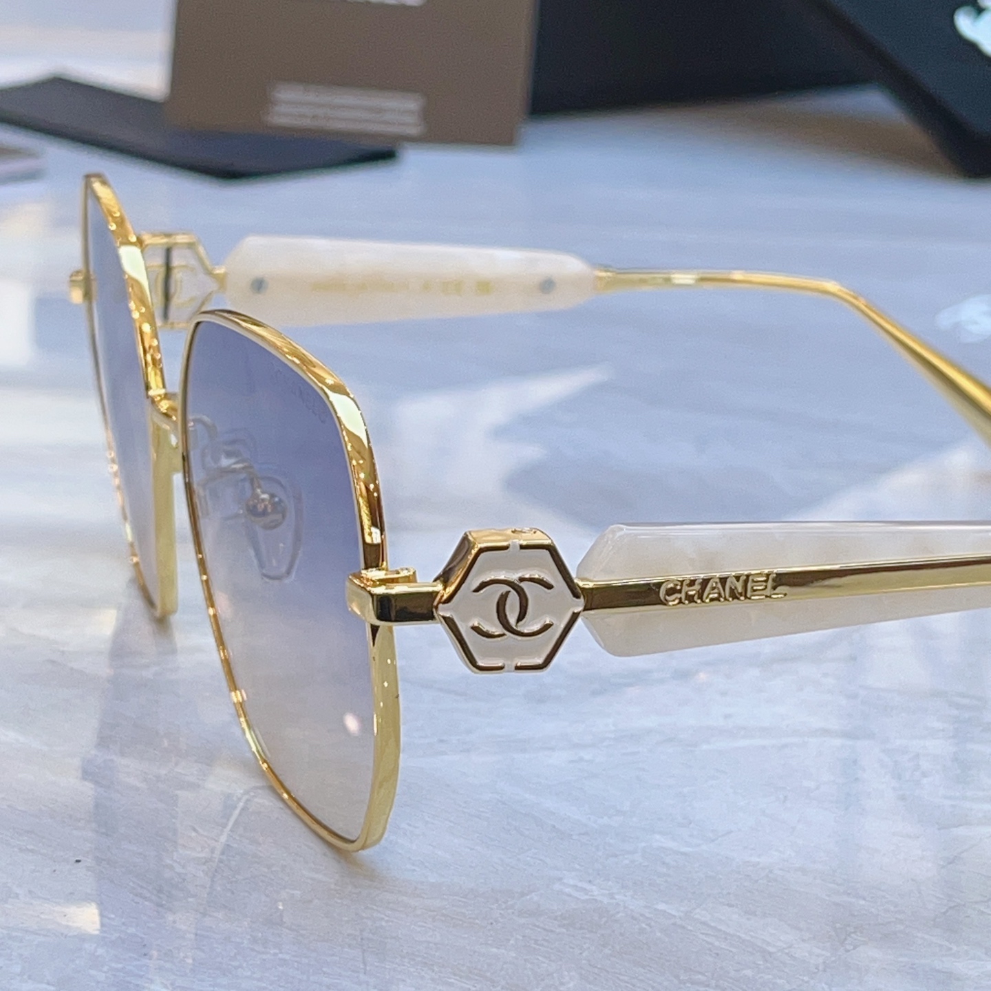Chanel CHANE*】香奈儿新款太阳镜，MODEL：CH5519-H，SIZE：59口16-140