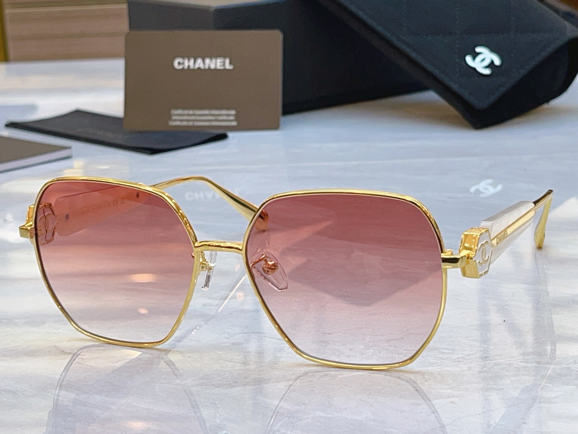 Chanel CHANE*】香奈儿新款太阳镜，MODEL：CH5519-H，SIZE：59口16-140
