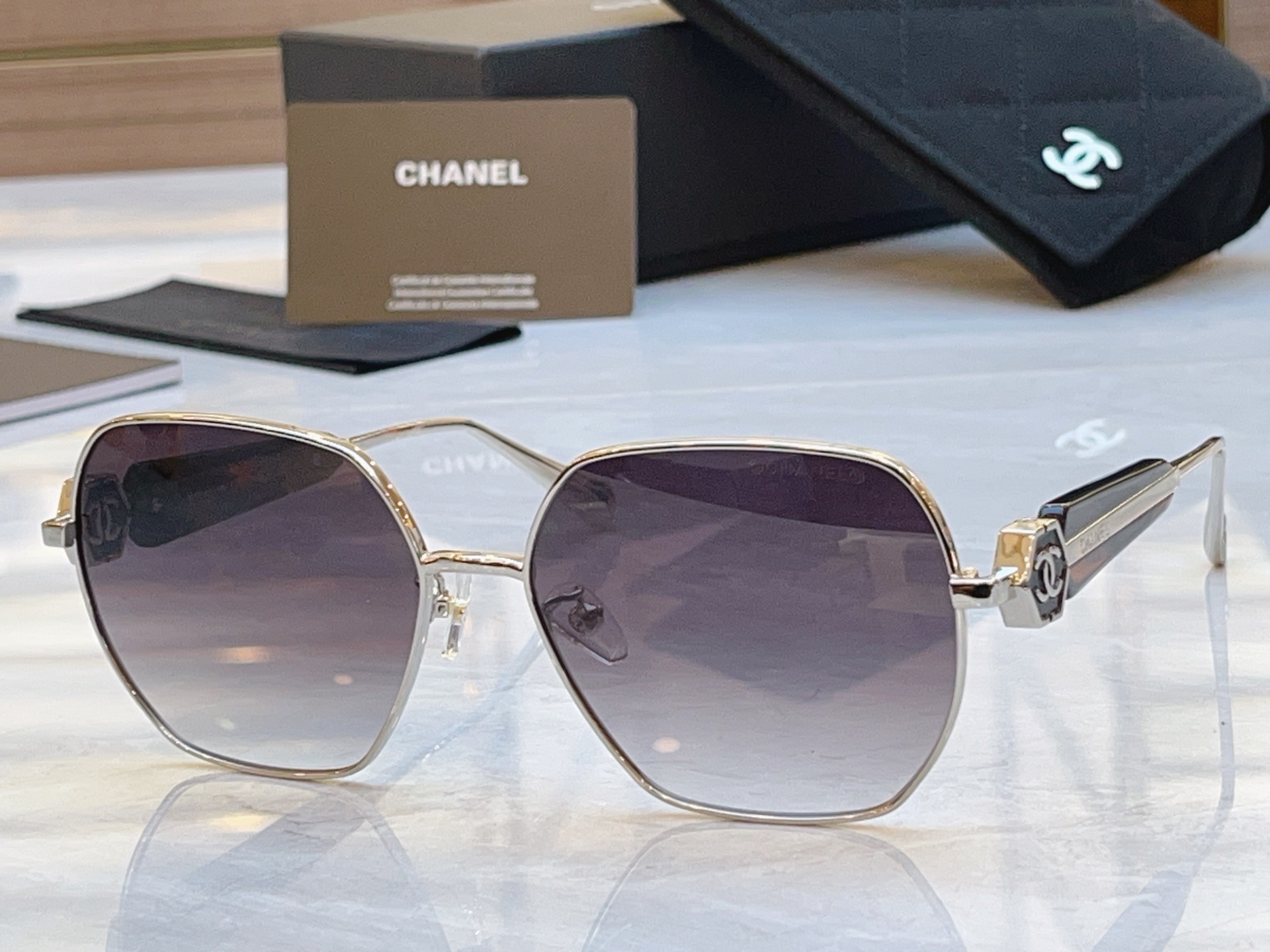 Chanel CHANE*】香奈儿新款太阳镜，MODEL：CH5519-H，SIZE：59口16-140