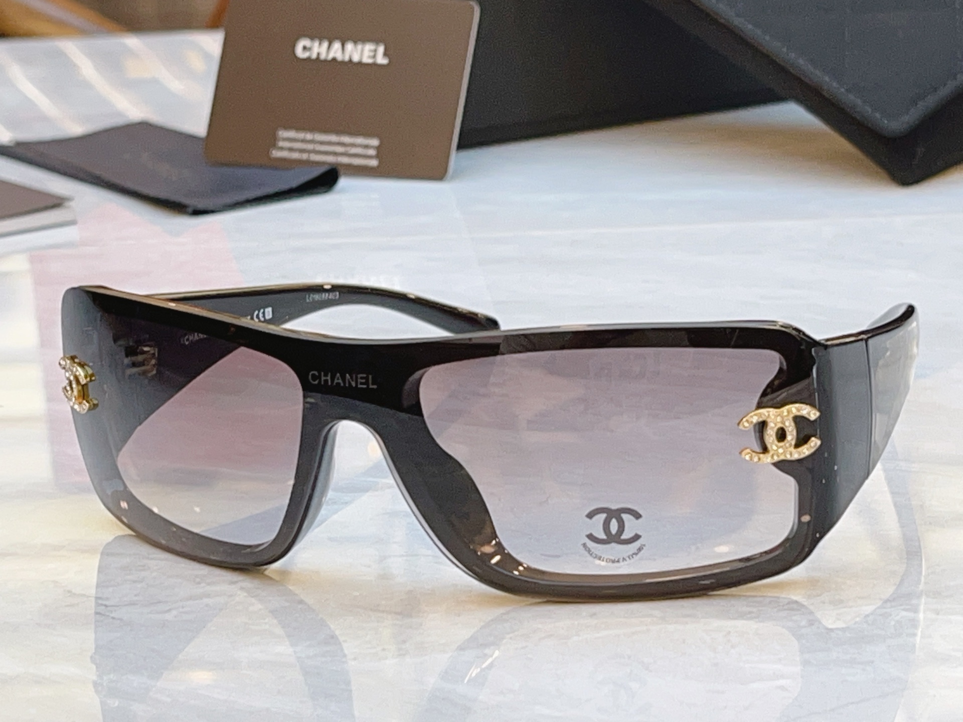 Chanel CHANE*香奈儿新款太阳镜，MODEL：5088-B，SIZE：120