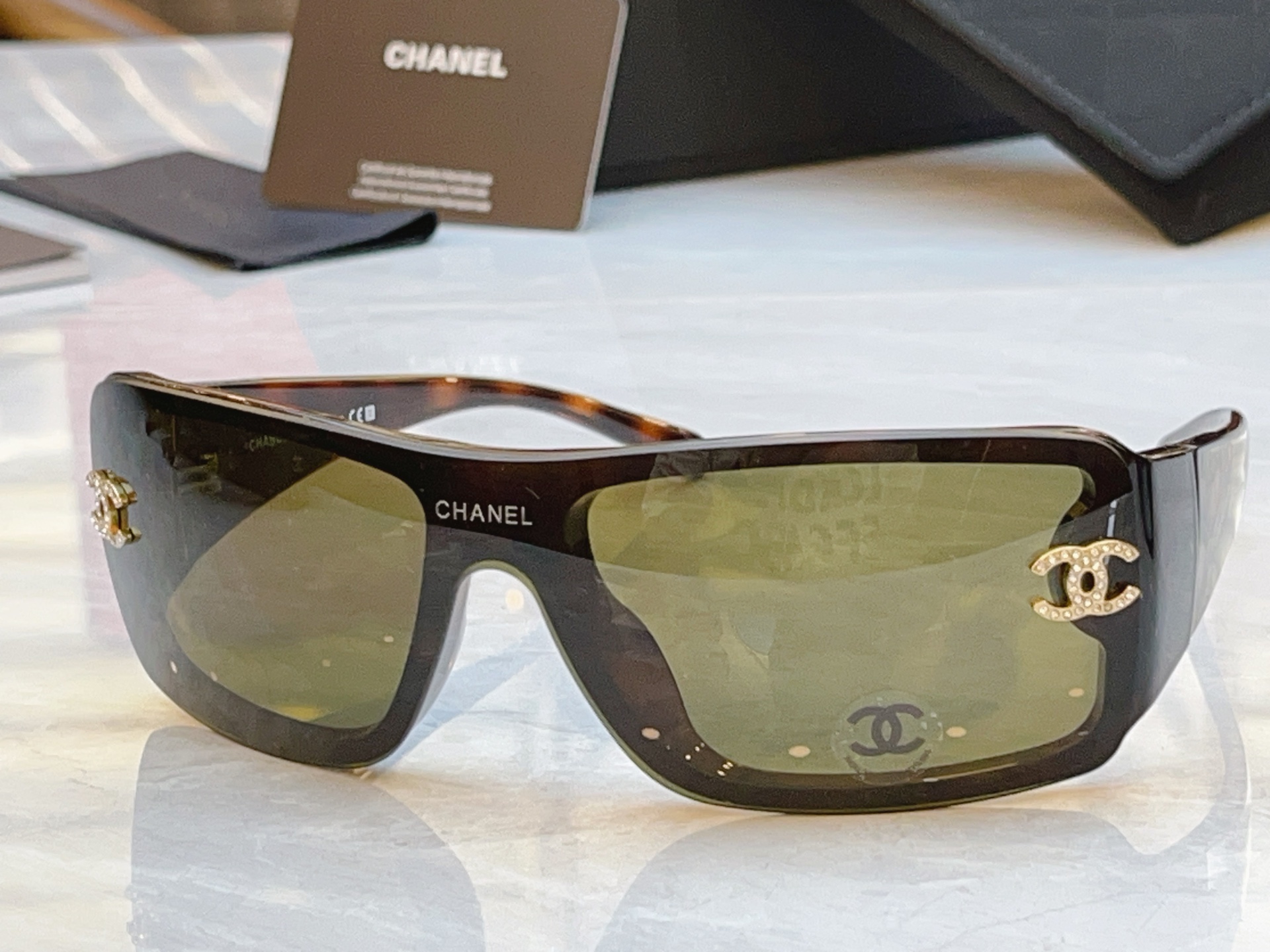 Chanel CHANE*香奈儿新款太阳镜，MODEL：5088-B，SIZE：120