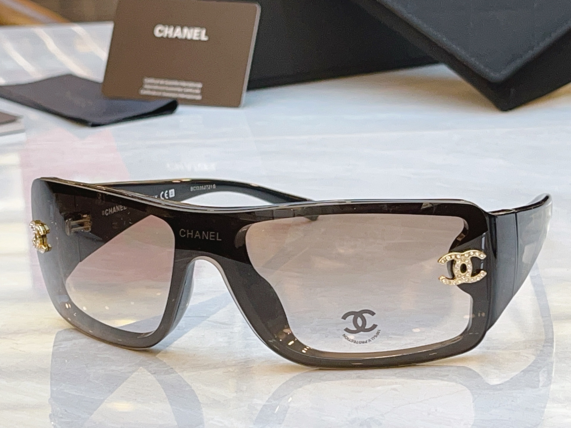 Chanel CHANE*香奈儿新款太阳镜，MODEL：5088-B，SIZE：120