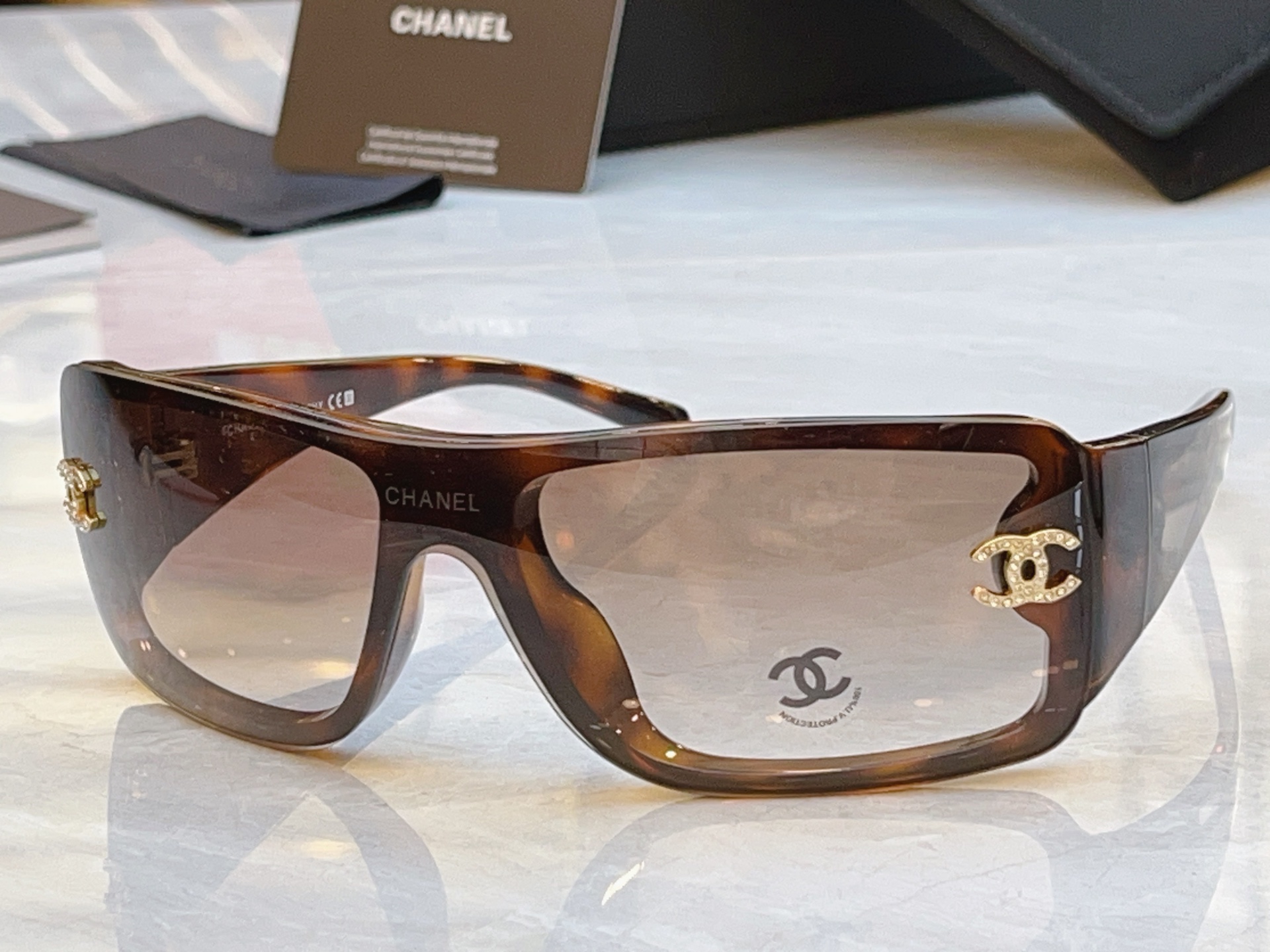 Chanel CHANE*香奈儿新款太阳镜，MODEL：5088-B，SIZE：120