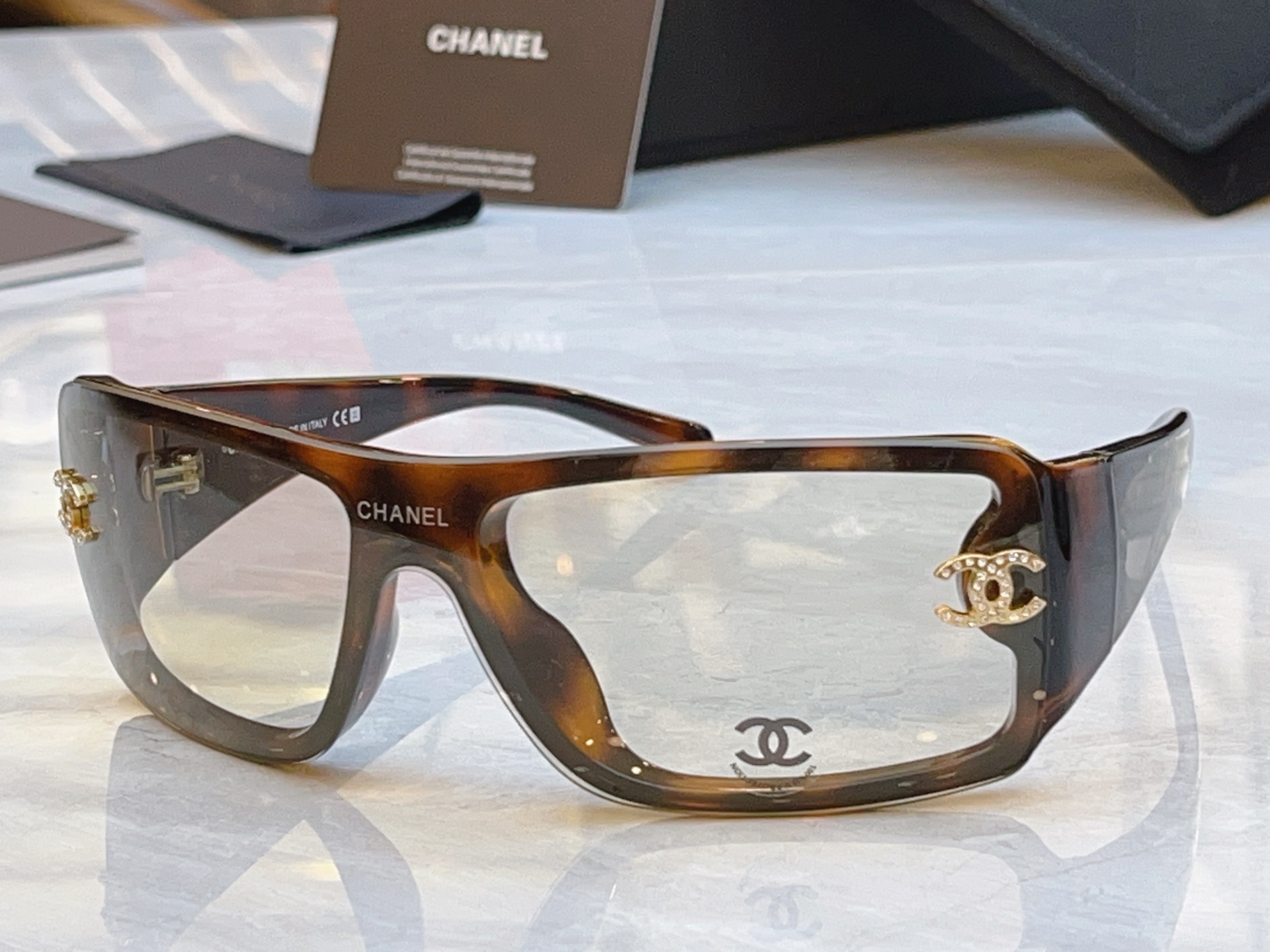 Chanel CHANE*香奈儿新款太阳镜，MODEL：5088-B，SIZE：120