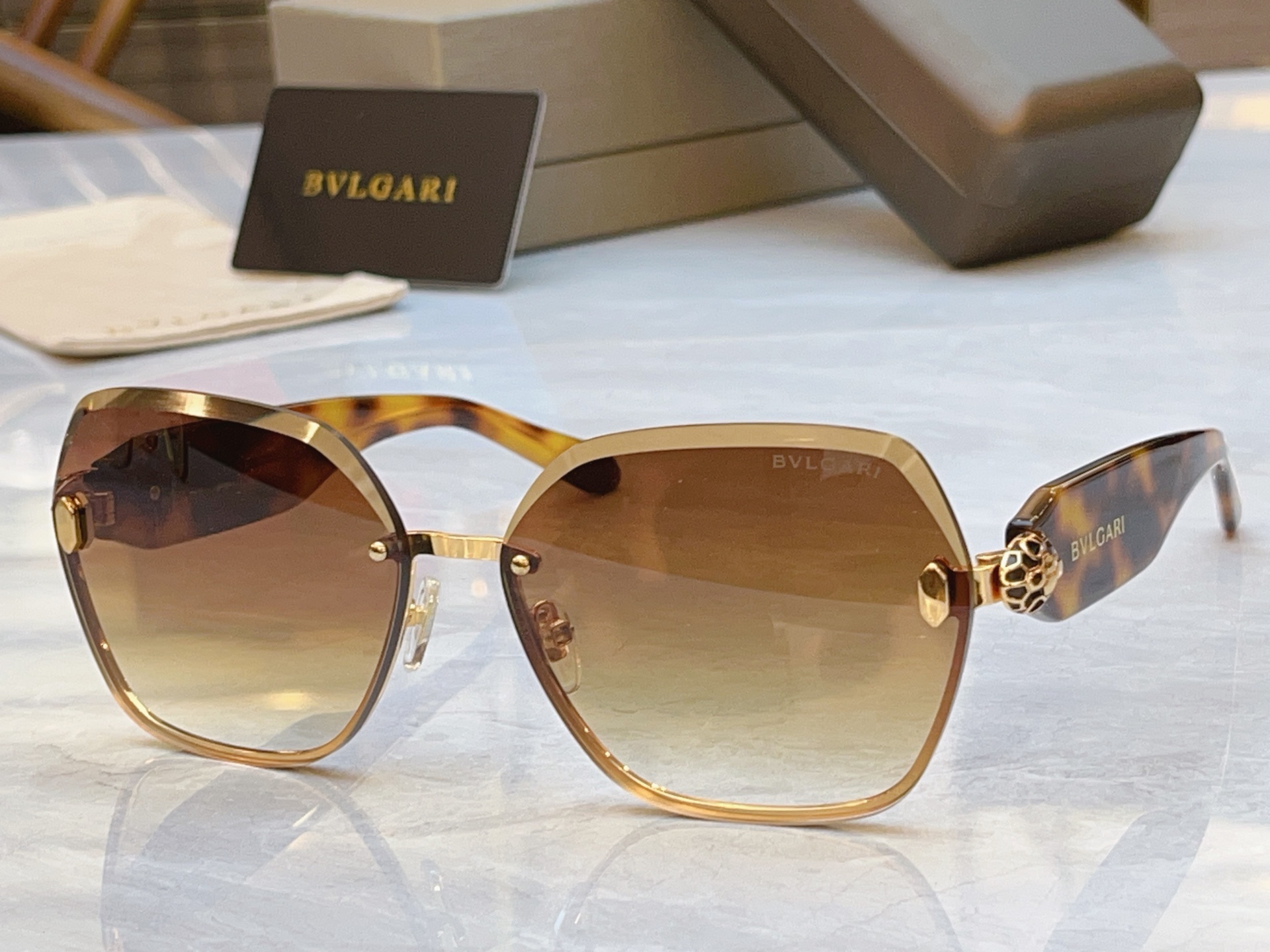 Bvlgari BVLGA*】宝格*丽新款太阳镜，MODEL：BV 9040B，SIZE：64口15-143