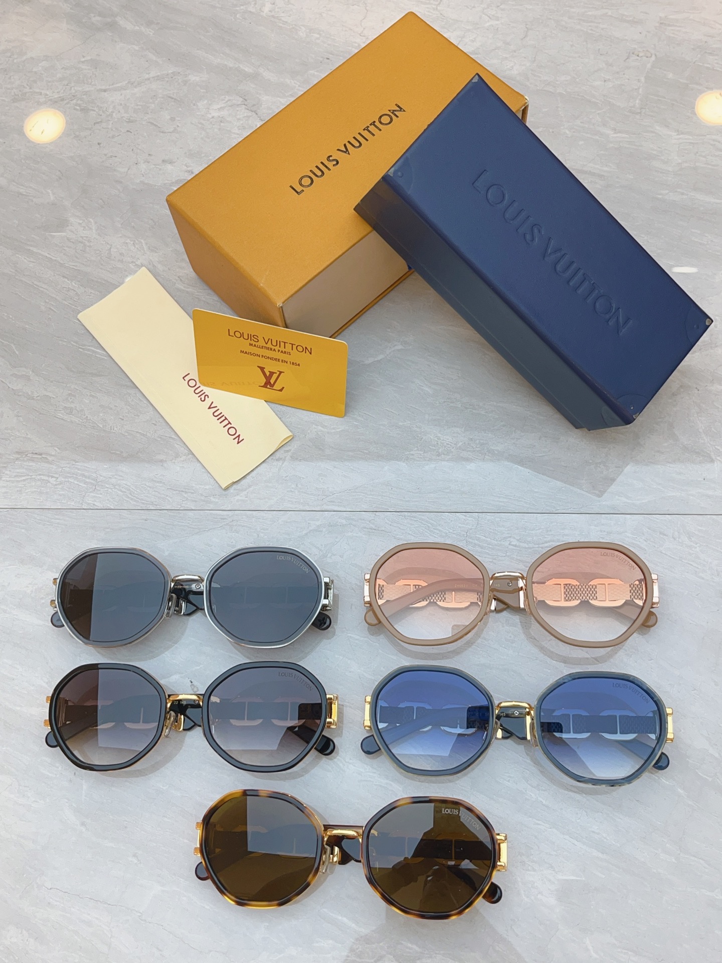 Louis Vuitton LOUIS VUITTO*】路易*威登新款太阳镜，MODEL：Z4062U，SIZE：56口22-145