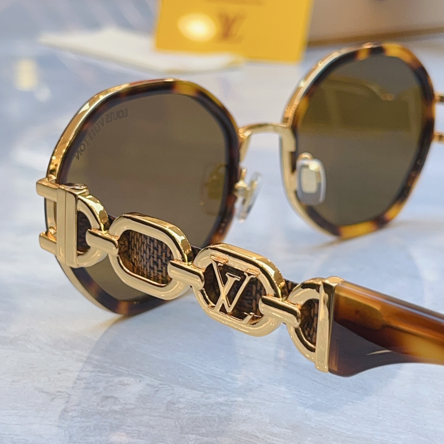 Louis Vuitton LOUIS VUITTO*】路易*威登新款太阳镜，MODEL：Z4061