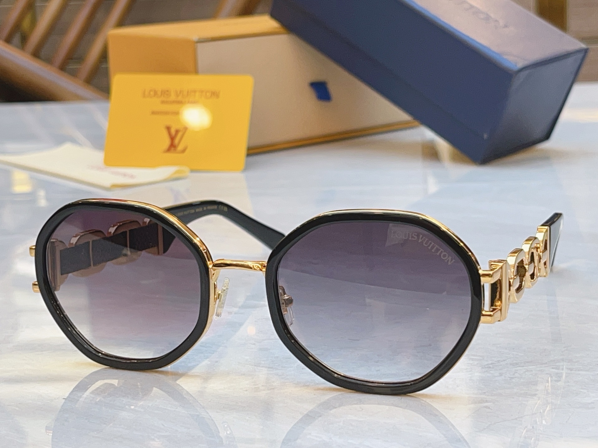 Louis Vuitton LOUIS VUITTO*】路易*威登新款太阳镜，MODEL：Z4061