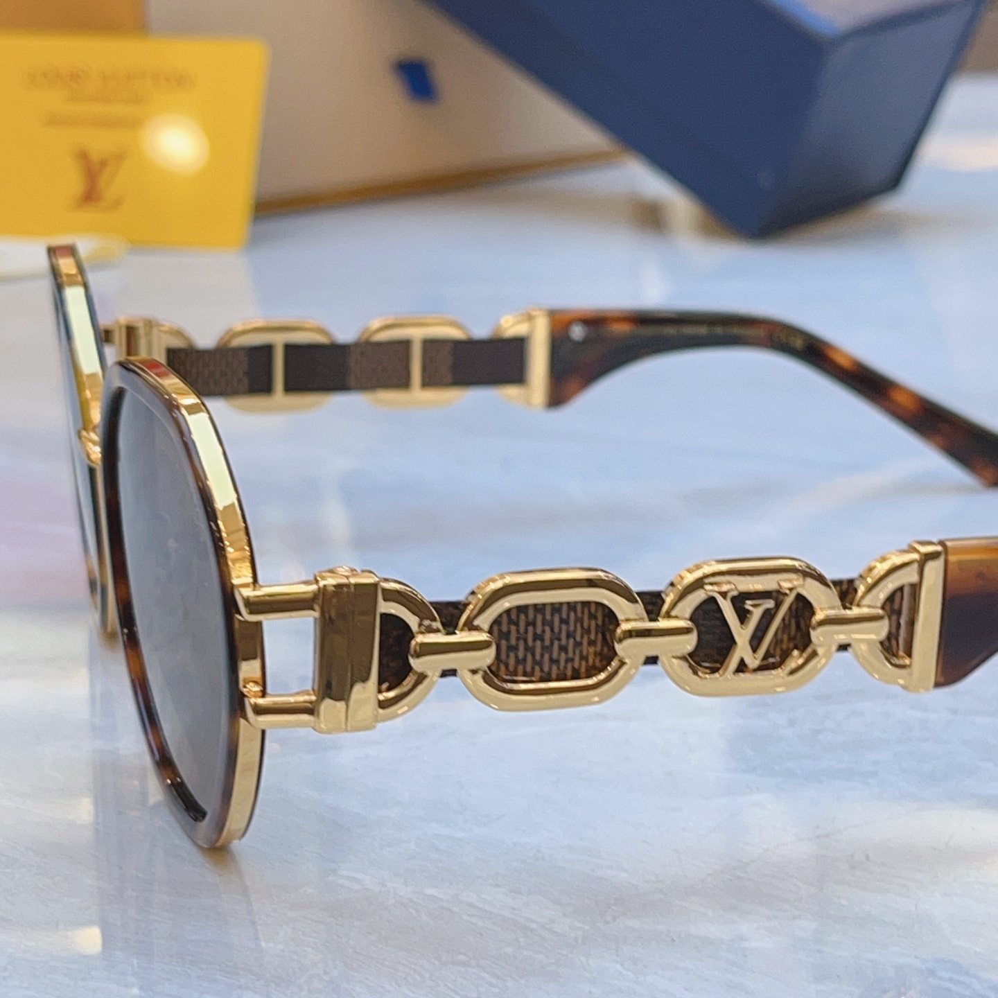 Louis Vuitton LOUIS VUITTO*】路易*威登新款太阳镜，MODEL：Z4061