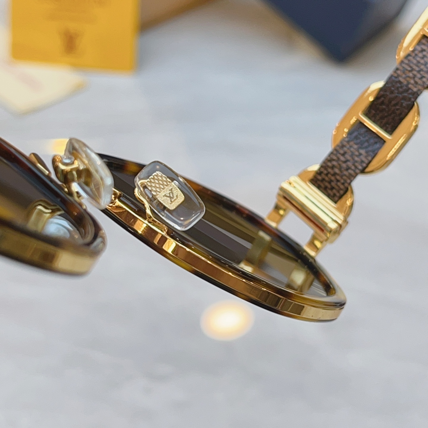 Louis Vuitton LOUIS VUITTO*】路易*威登新款太阳镜，MODEL：Z4061