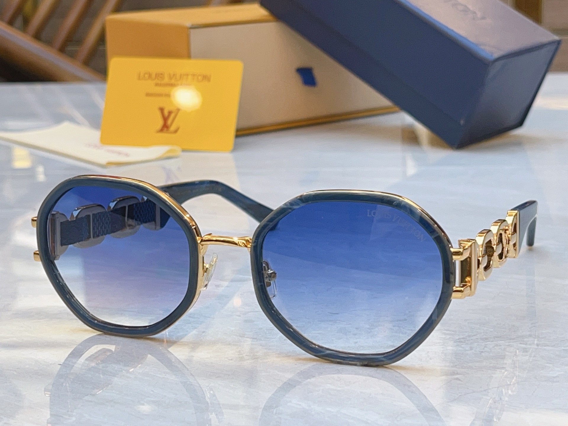 Louis Vuitton LOUIS VUITTO*】路易*威登新款太阳镜，MODEL：Z4061