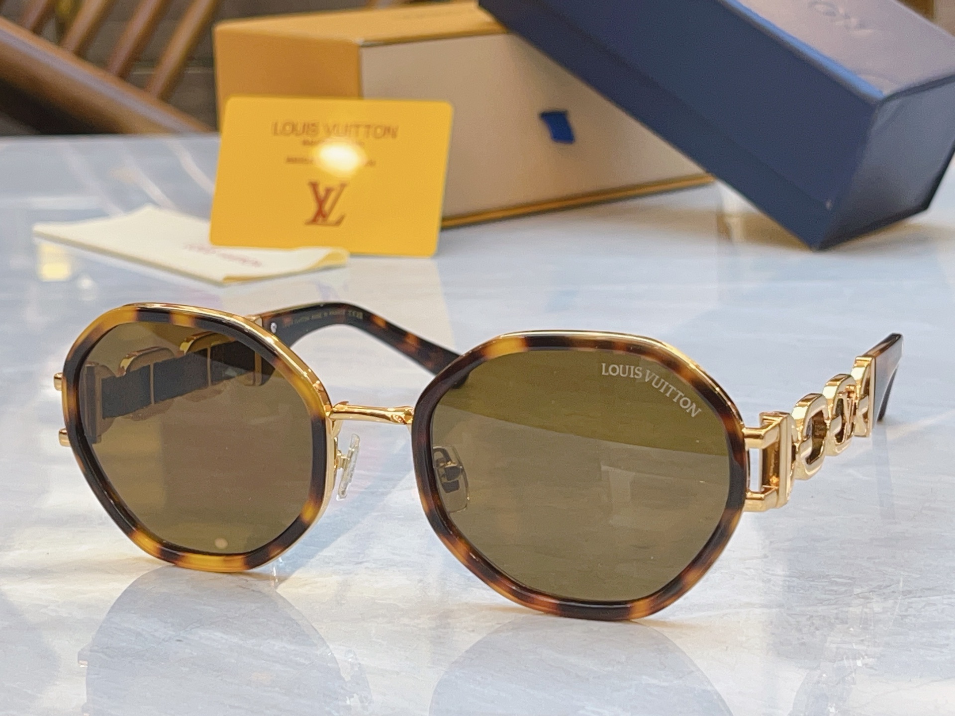 Louis Vuitton LOUIS VUITTO*】路易*威登新款太阳镜，MODEL：Z4061