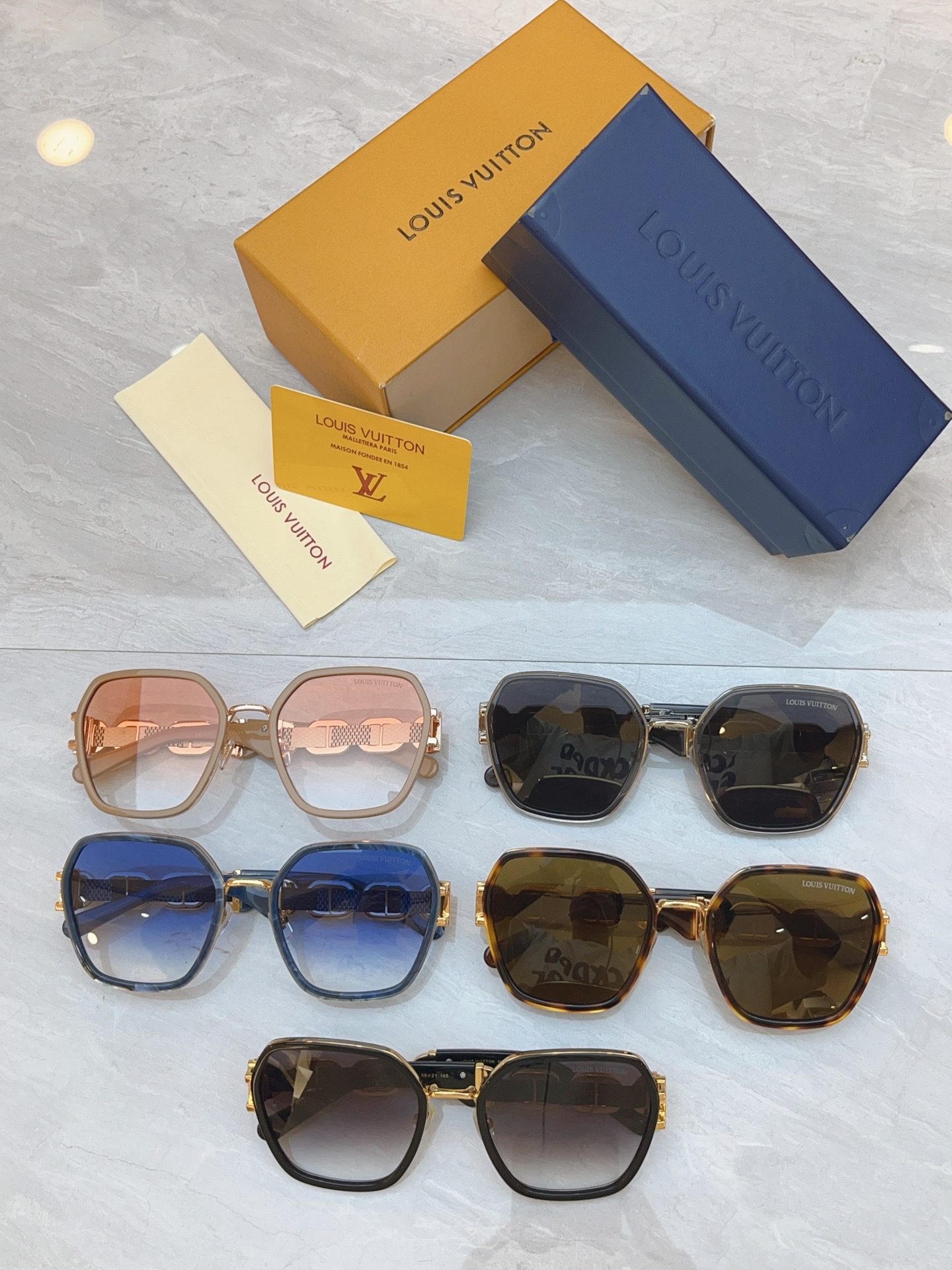 Louis Vuitton LOUIS VUITTO*】路易*威登新款太阳镜，MODEL：Z4063U，SIZE：58口21-145