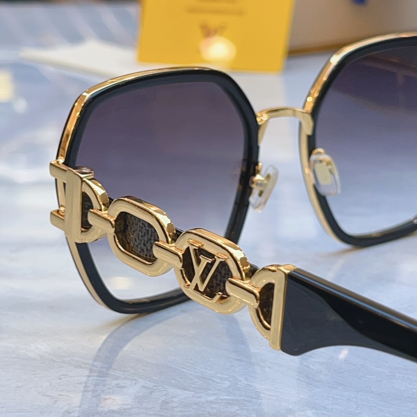Louis Vuitton LOUIS VUITTO*】路易*威登新款太阳镜，MODEL：Z4063U，SIZE：58口21-145