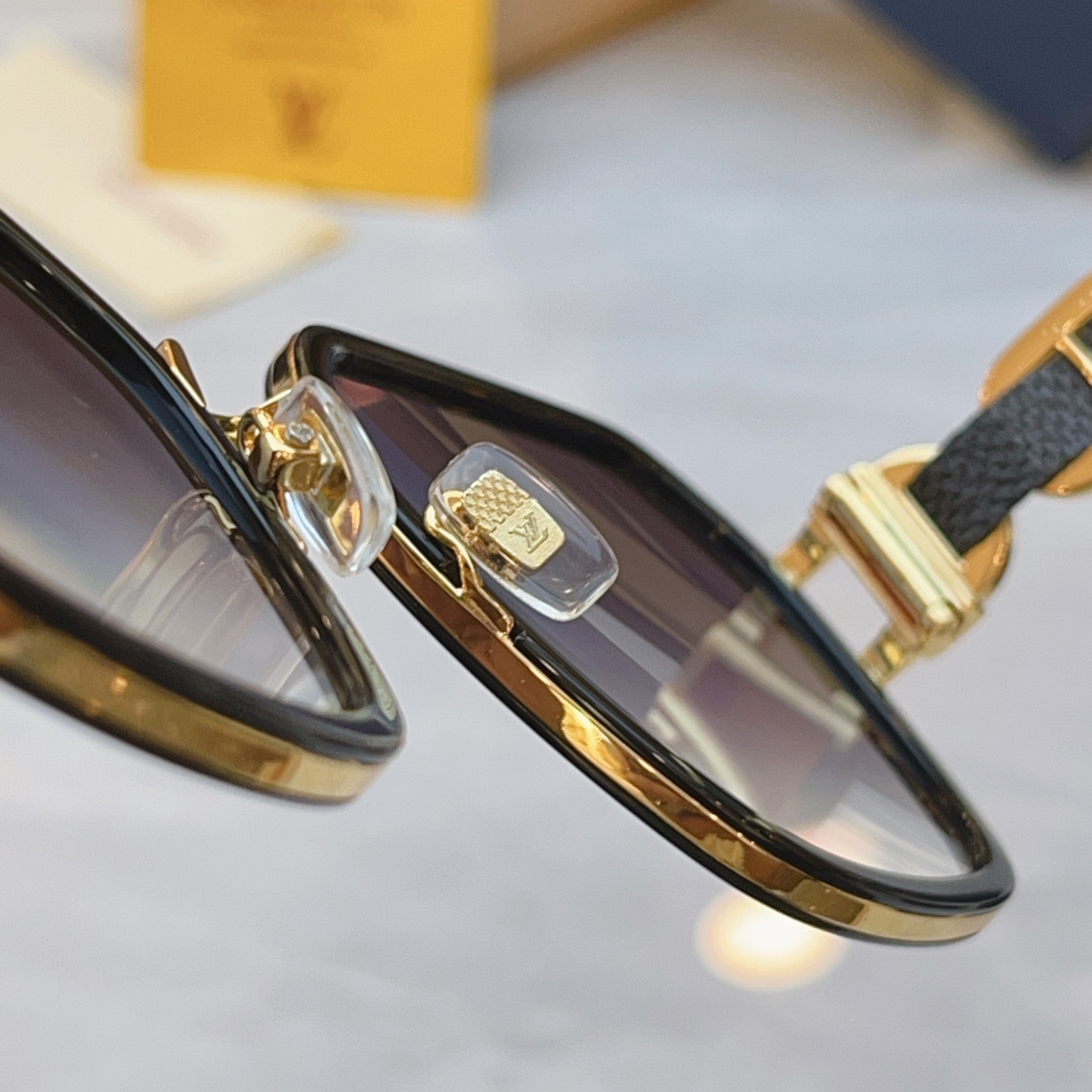 Louis Vuitton LOUIS VUITTO*】路易*威登新款太阳镜，MODEL：Z4063U，SIZE：58口21-145