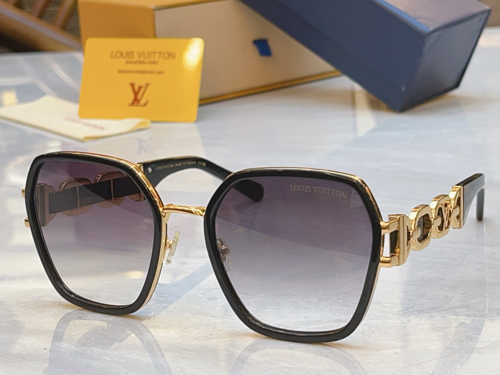Louis Vuitton LOUIS VUITTO*】路易*威登新款太阳镜，MODEL：Z4063U，SIZE：58口21-145
