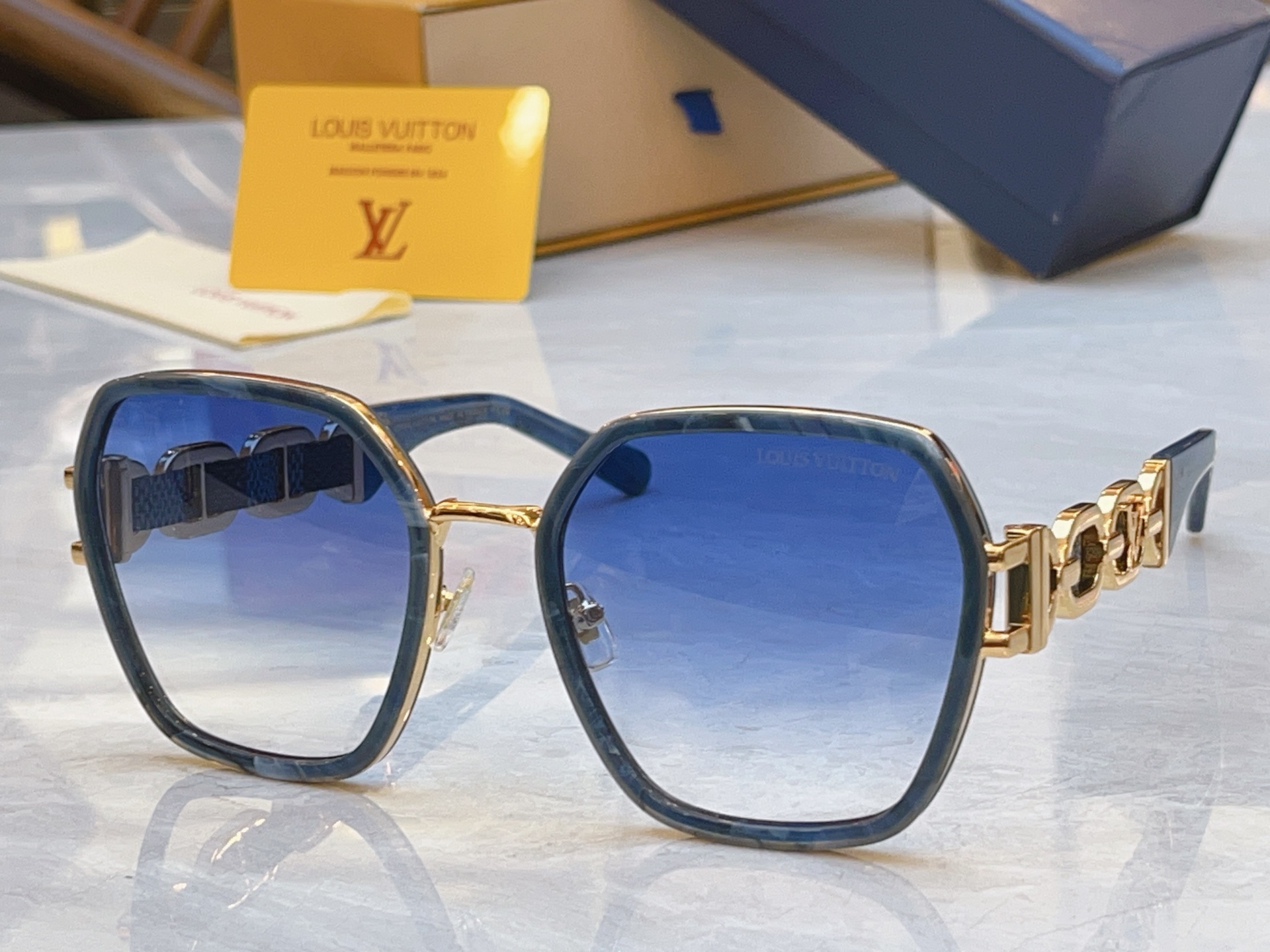 Louis Vuitton LOUIS VUITTO*】路易*威登新款太阳镜，MODEL：Z4063U，SIZE：58口21-145