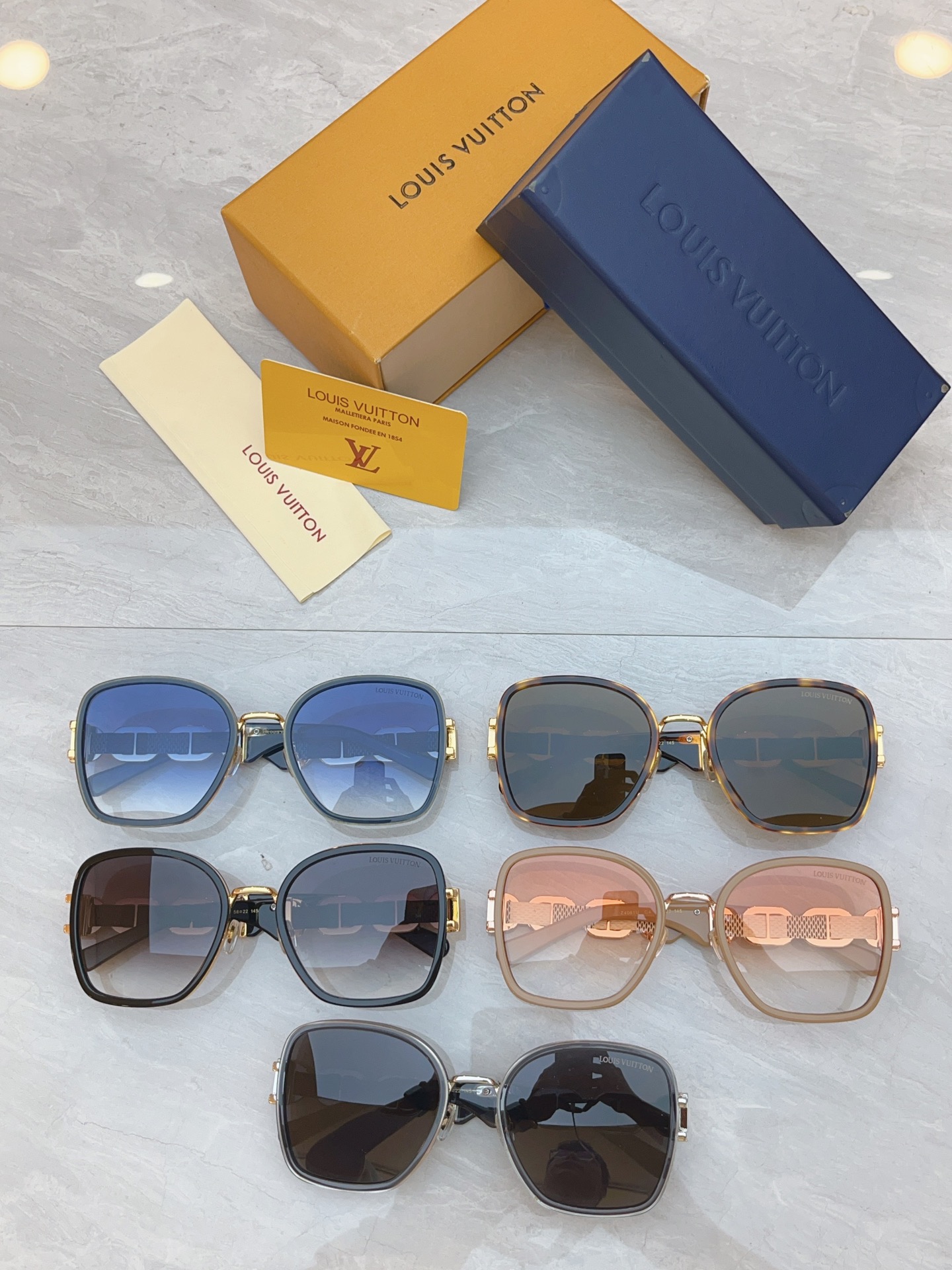 Louis Vuitton LOUIS VUITTO*】路易*威登新款太阳镜，MODEL：Z4061U，SIZE：58口22-145